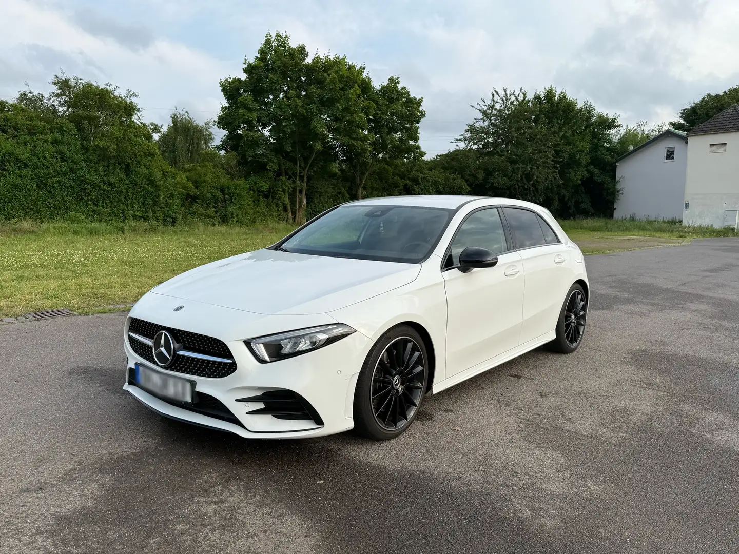 Mercedes-Benz A 250 *AMG LINE*AMG SPORT*NIGHT PAKET*MBUX*NAPPA LEDER Weiß - 1