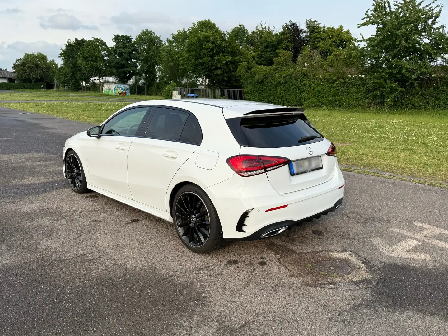 Mercedes-Benz A 250 *AMG LINE*AMG SPORT*NIGHT PAKET*MBUX*NAPPA LEDER Weiß - 2