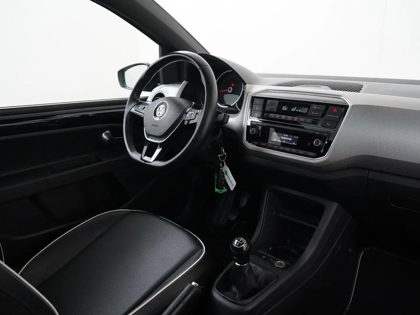 Volkswagen up! 1.0 TSI BMT high up! | Schuifdak | Stoelverwarming Zwart - 2