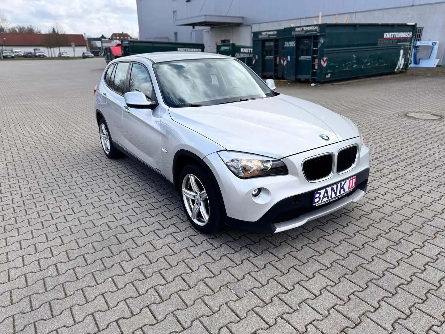 BMW X1 Baureihe X1 18 i sDrive Plateado - 1