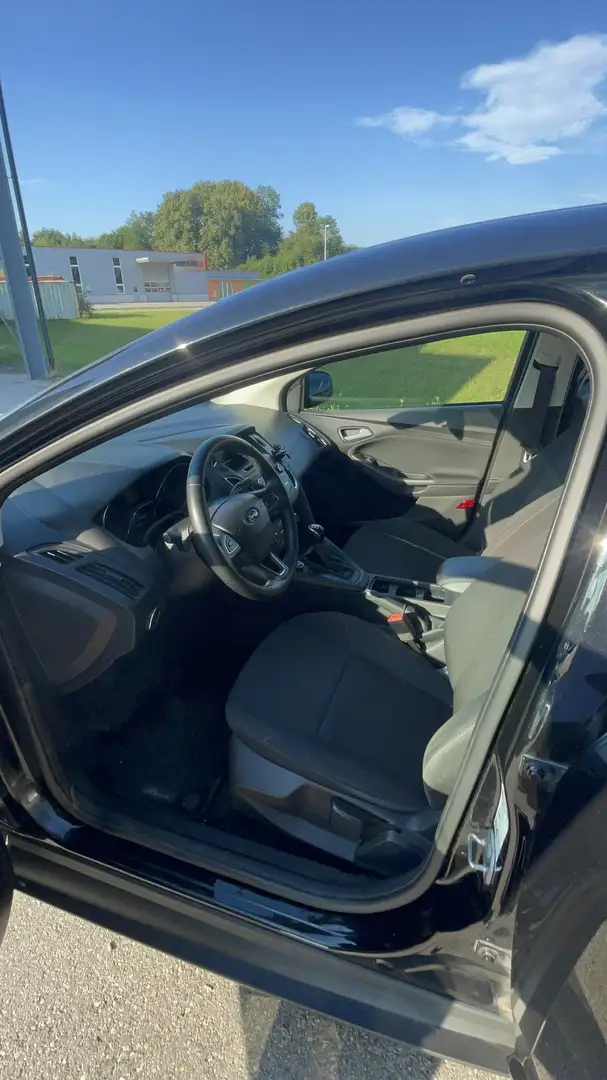 Ford Focus Schwarz - 2