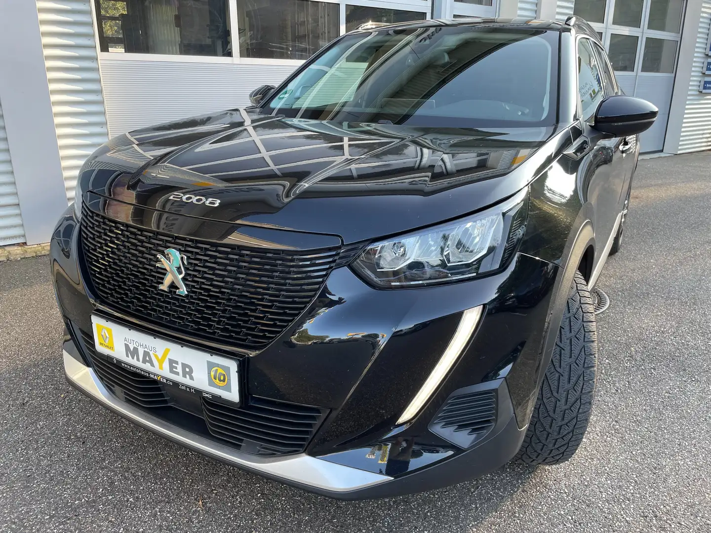 Peugeot 2008 (e-) Allure, Navi, Rückfahrkamera, Sitzheizung Schwarz - 1