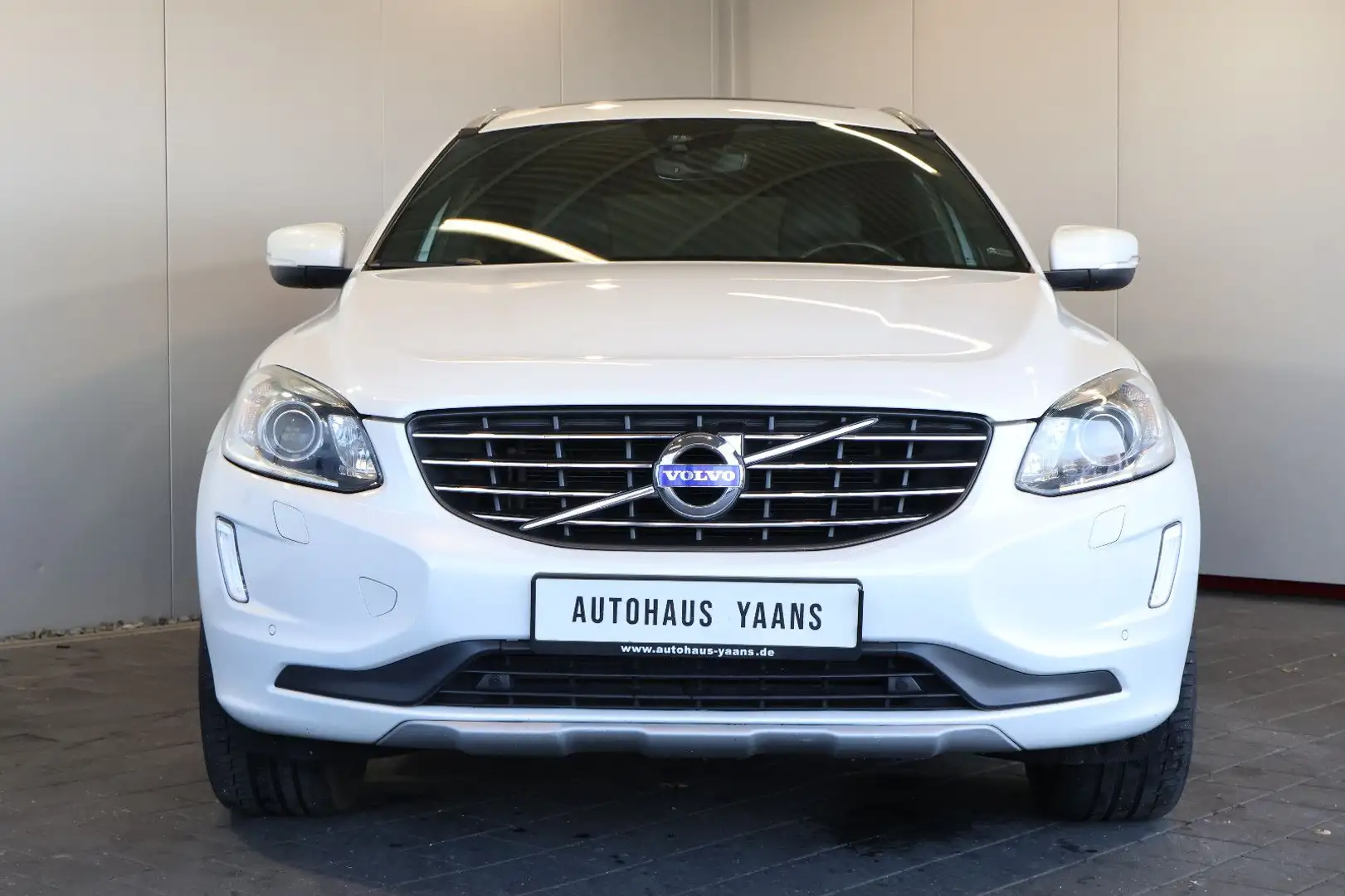 Volvo XC60 Summum XEN+LEDER+KAM+MEM+PANO+20" Weiß - 2
