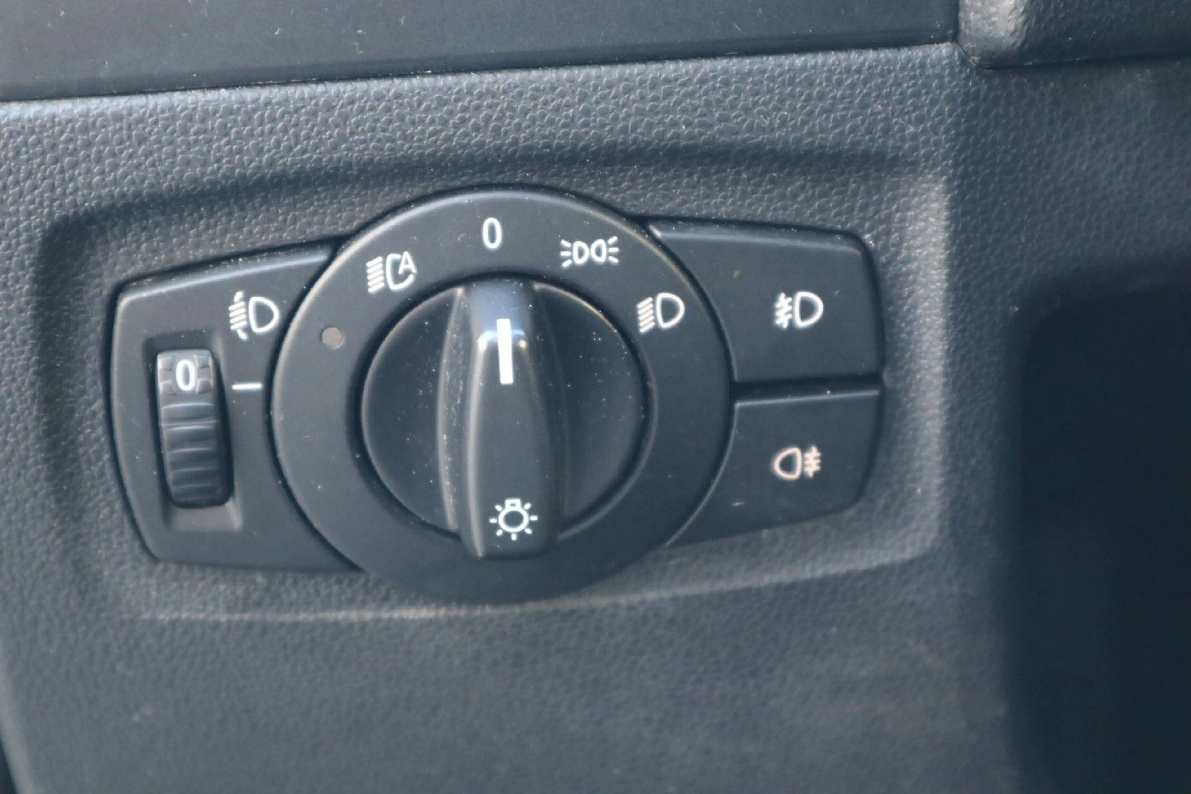 BMW 118 i Automatik Navi Sitzh. Steuerkette & TÜV NEU — photo 19