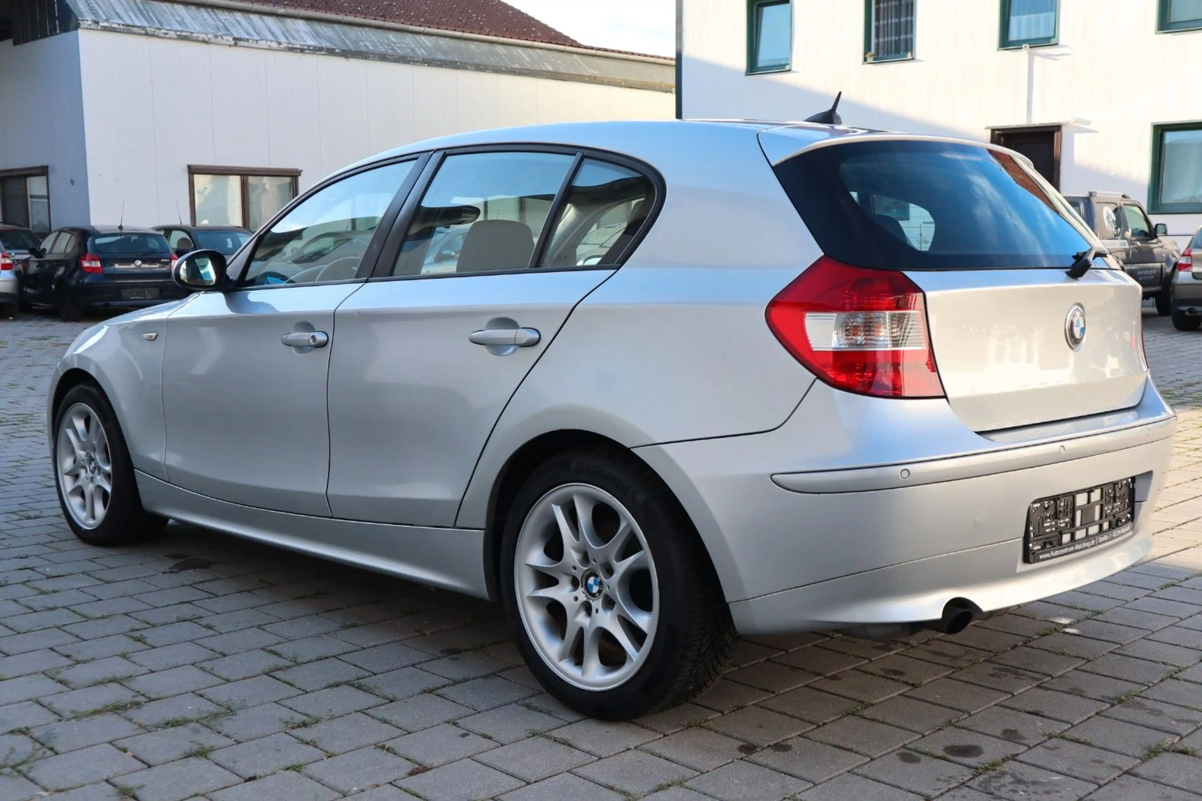 BMW 118 i Automatik Navi Sitzh. Steuerkette & TÜV NEU — photo 7