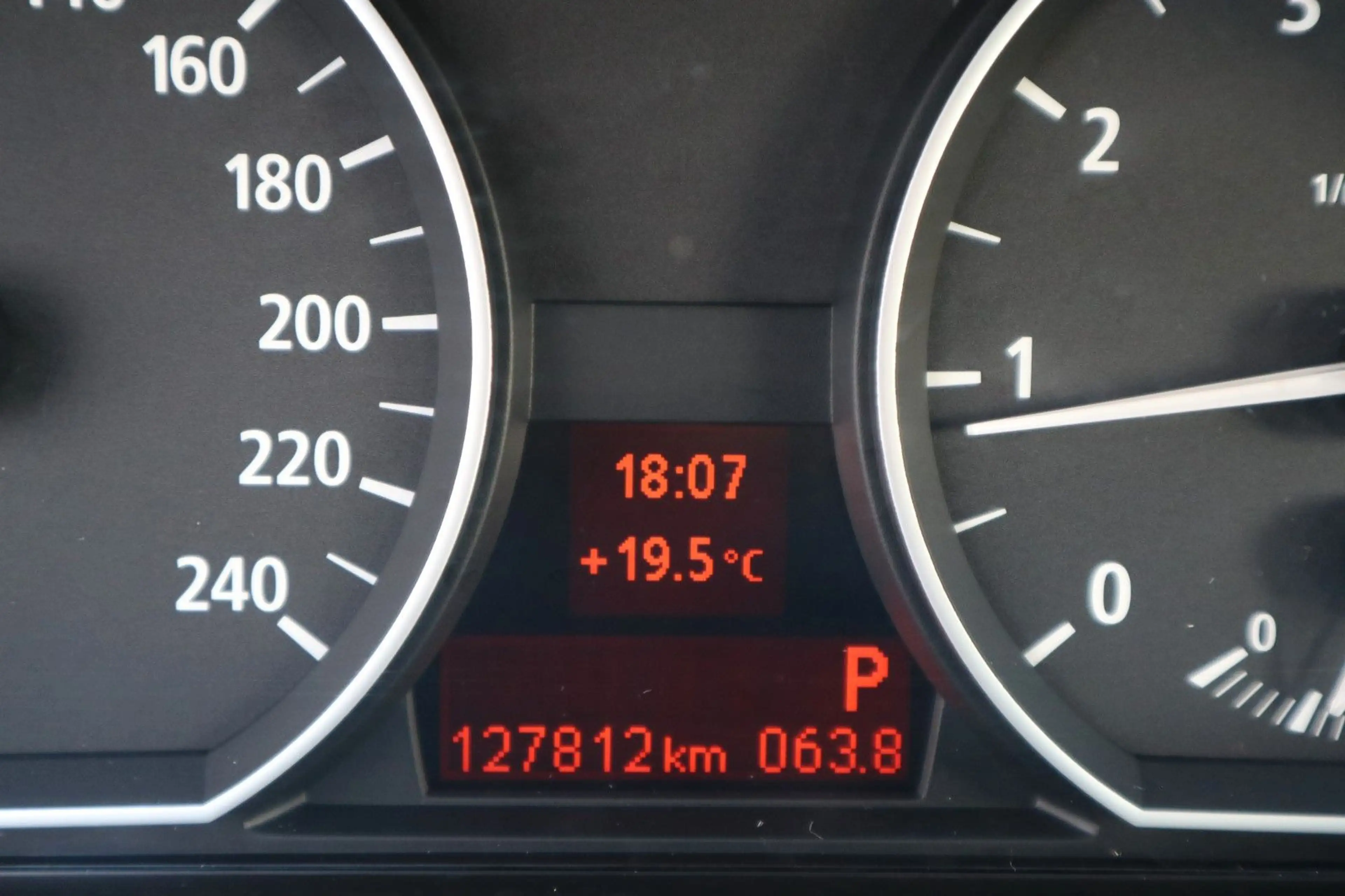 BMW 118 i Automatik Navi Sitzh. Steuerkette & TÜV NEU — photo 20