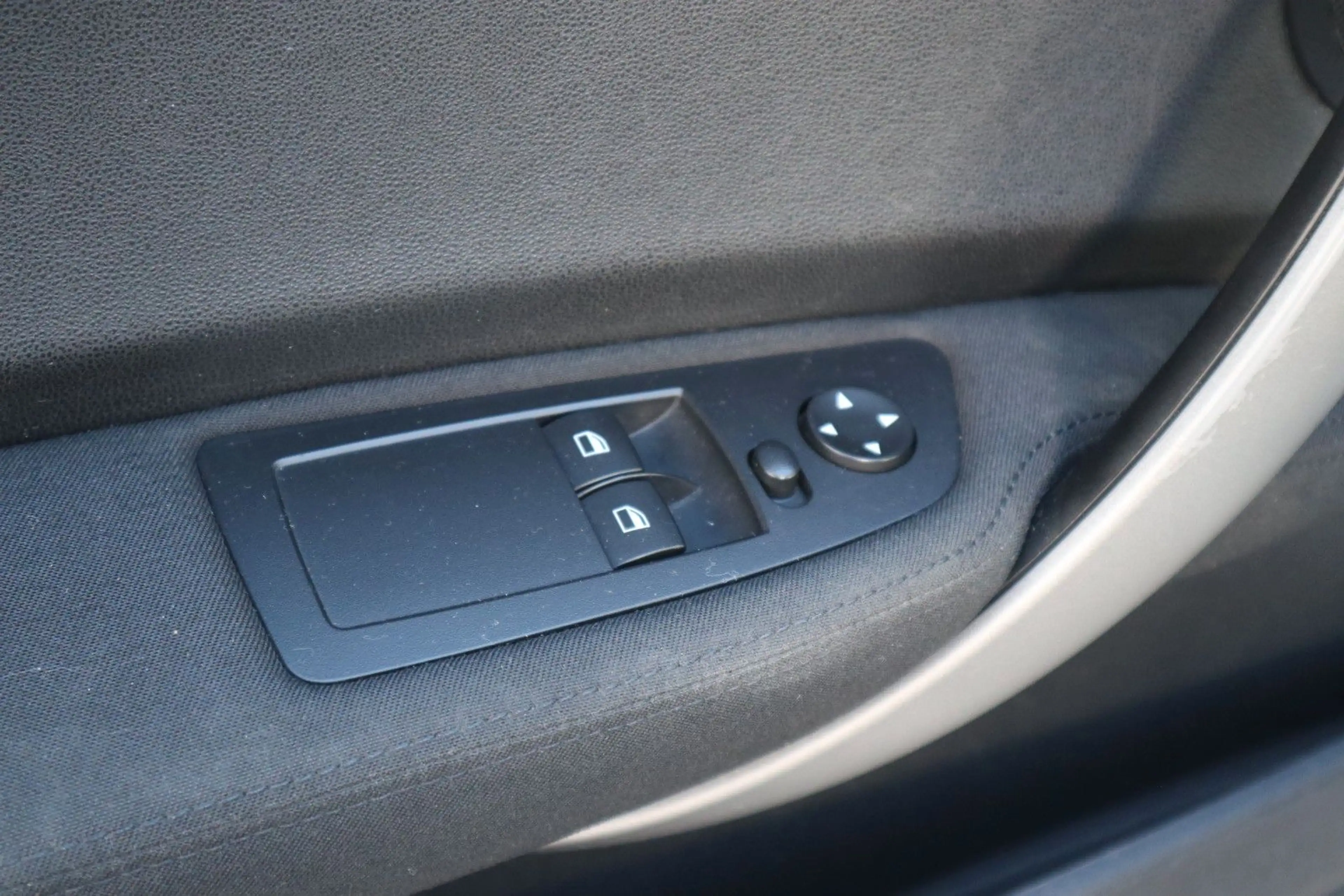 BMW 118 i Automatik Navi Sitzh. Steuerkette & TÜV NEU — photo 18