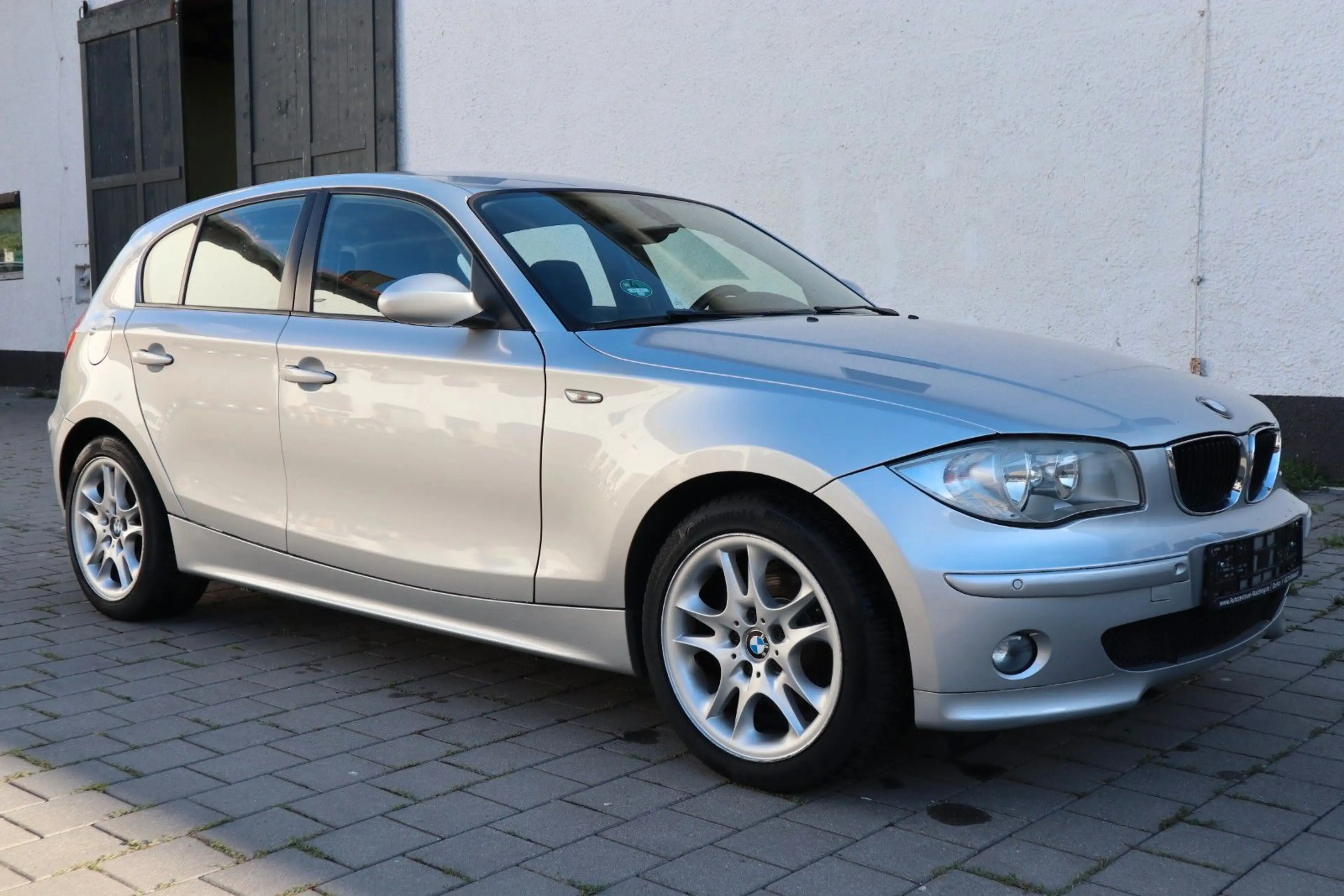 BMW 118 i Automatik Navi Sitzh. Steuerkette & TÜV NEU — photo 3