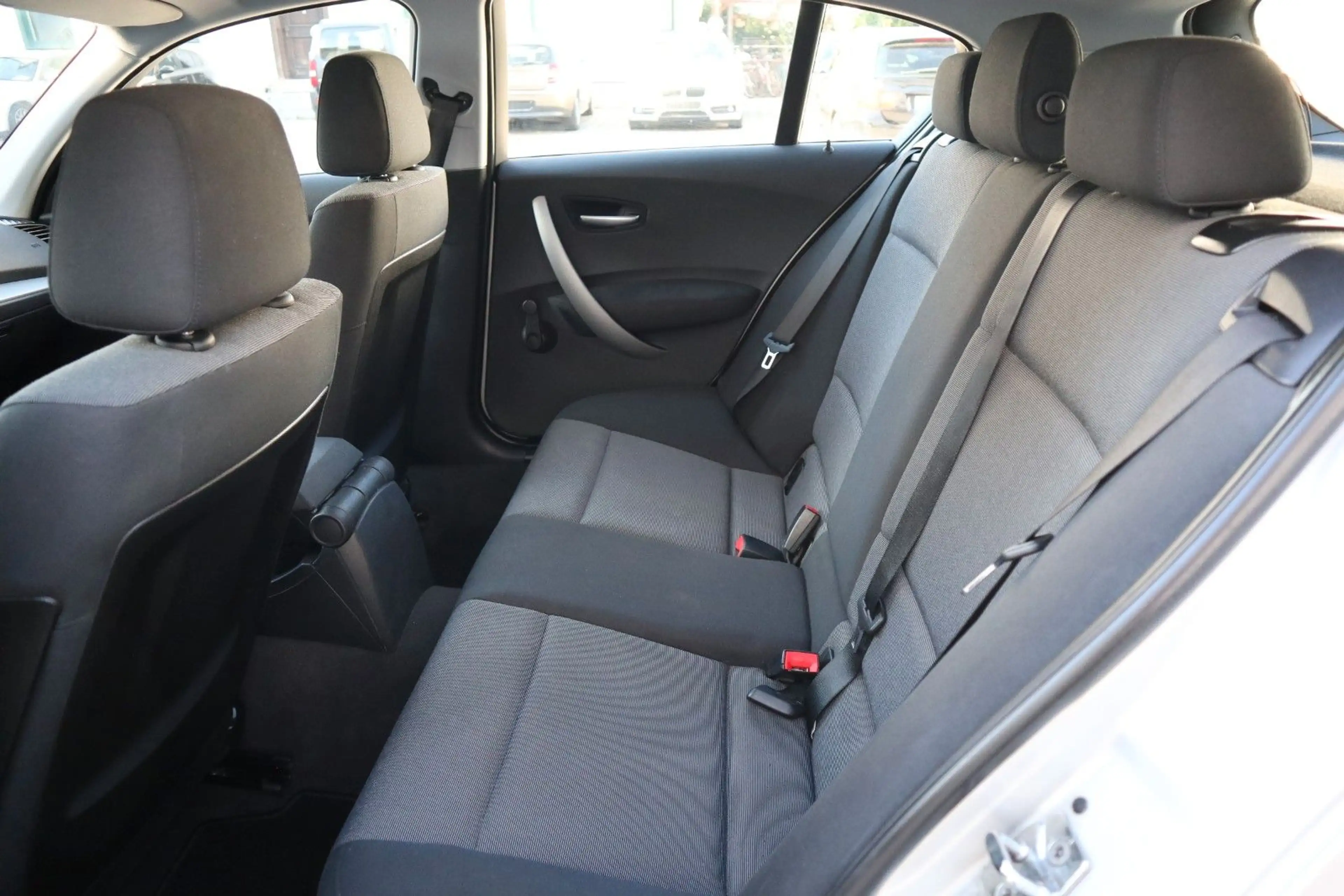 BMW 118 i Automatik Navi Sitzh. Steuerkette & TÜV NEU — photo 13