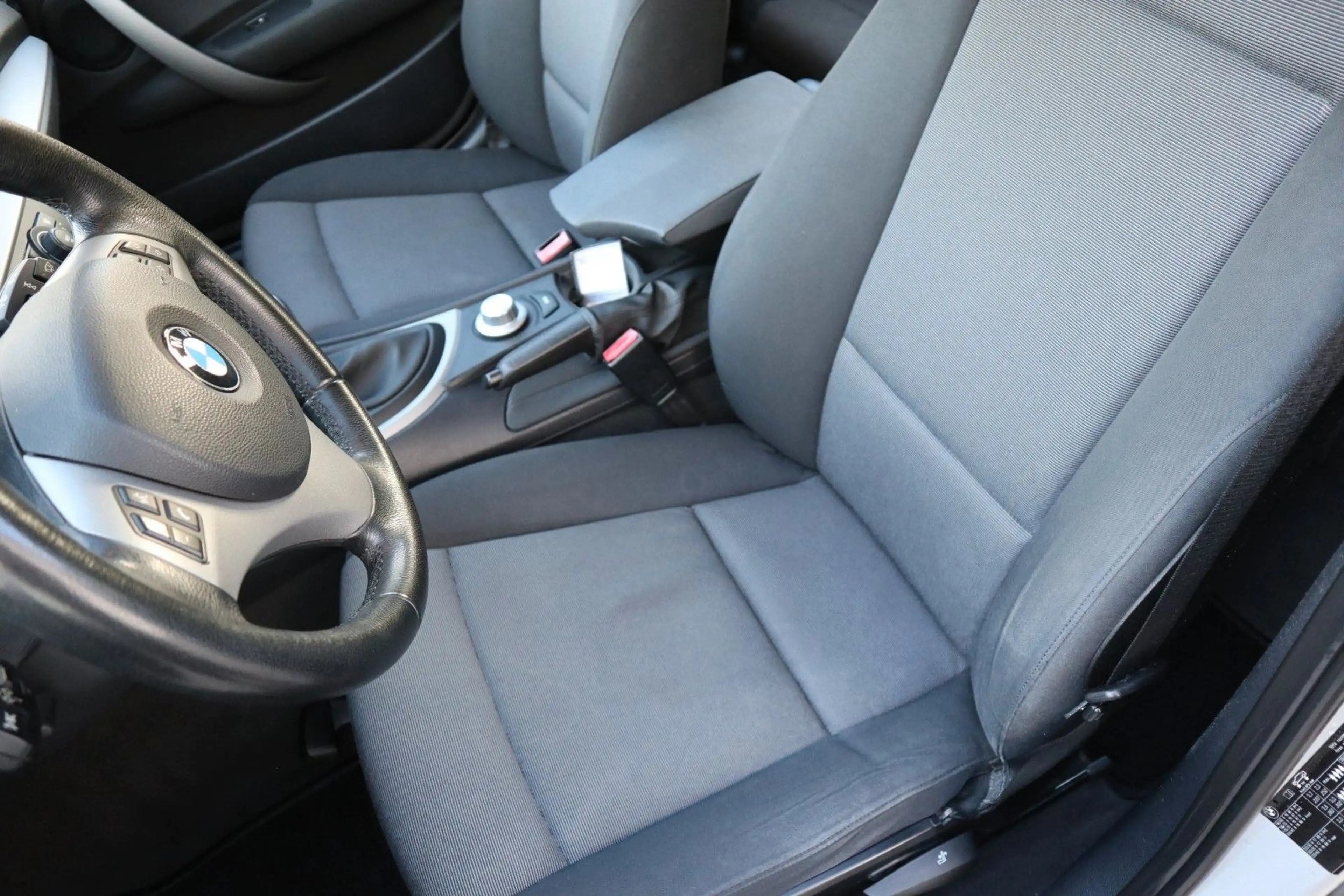 BMW 118 i Automatik Navi Sitzh. Steuerkette & TÜV NEU — photo 16