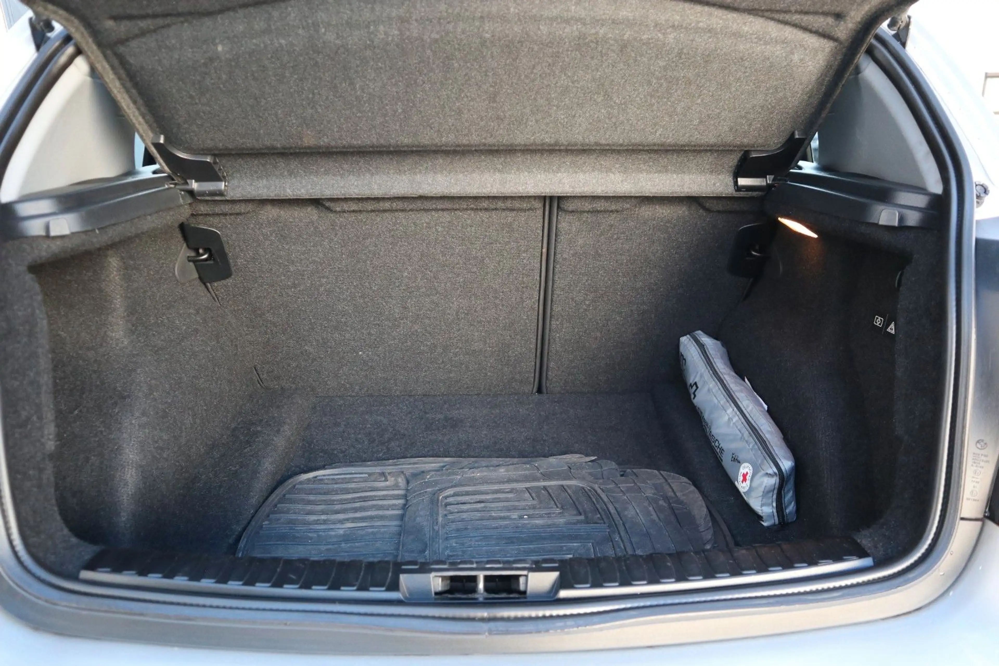 BMW 118 i Automatik Navi Sitzh. Steuerkette & TÜV NEU — photo 12