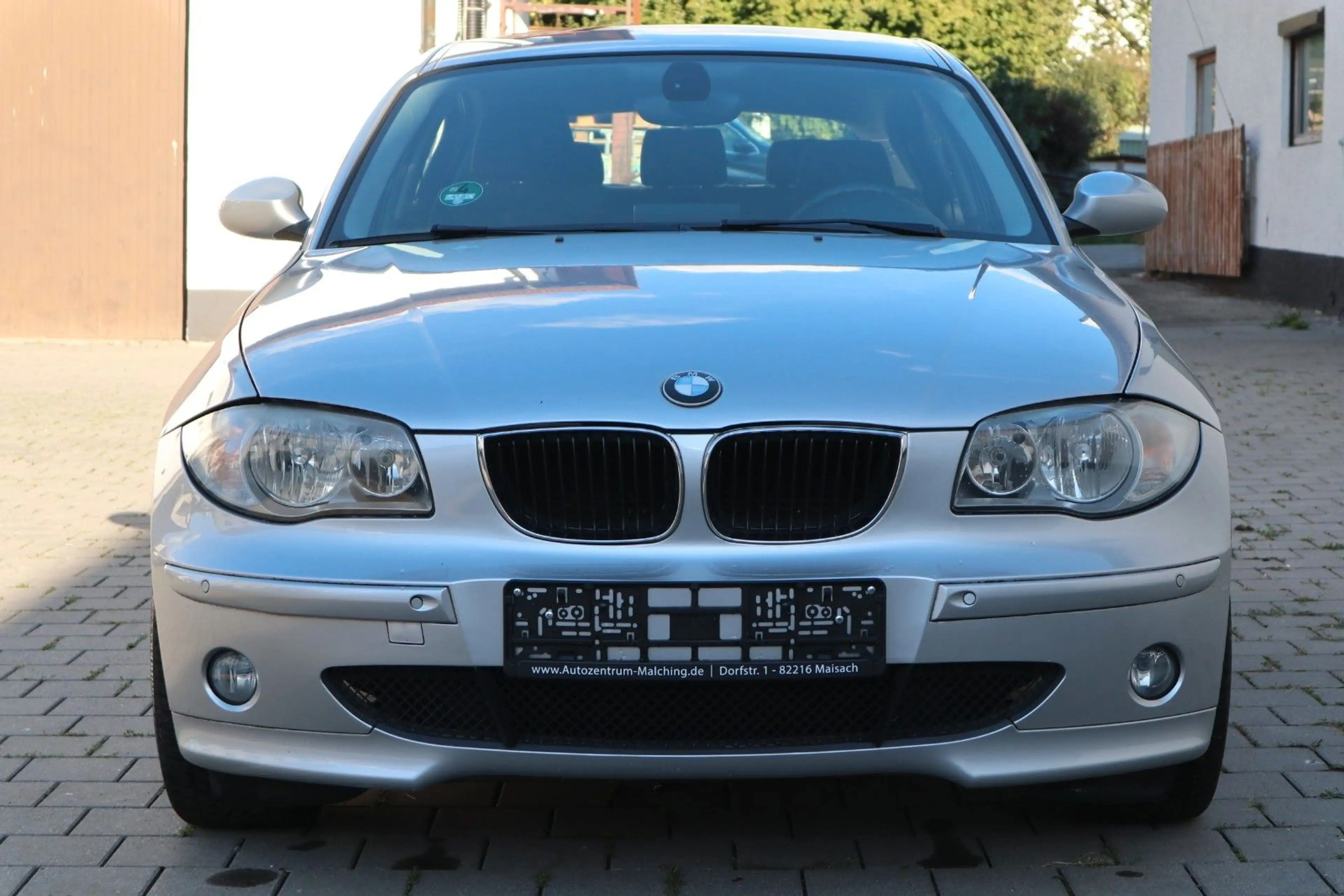 BMW 118 i Automatik Navi Sitzh. Steuerkette & TÜV NEU — photo 2