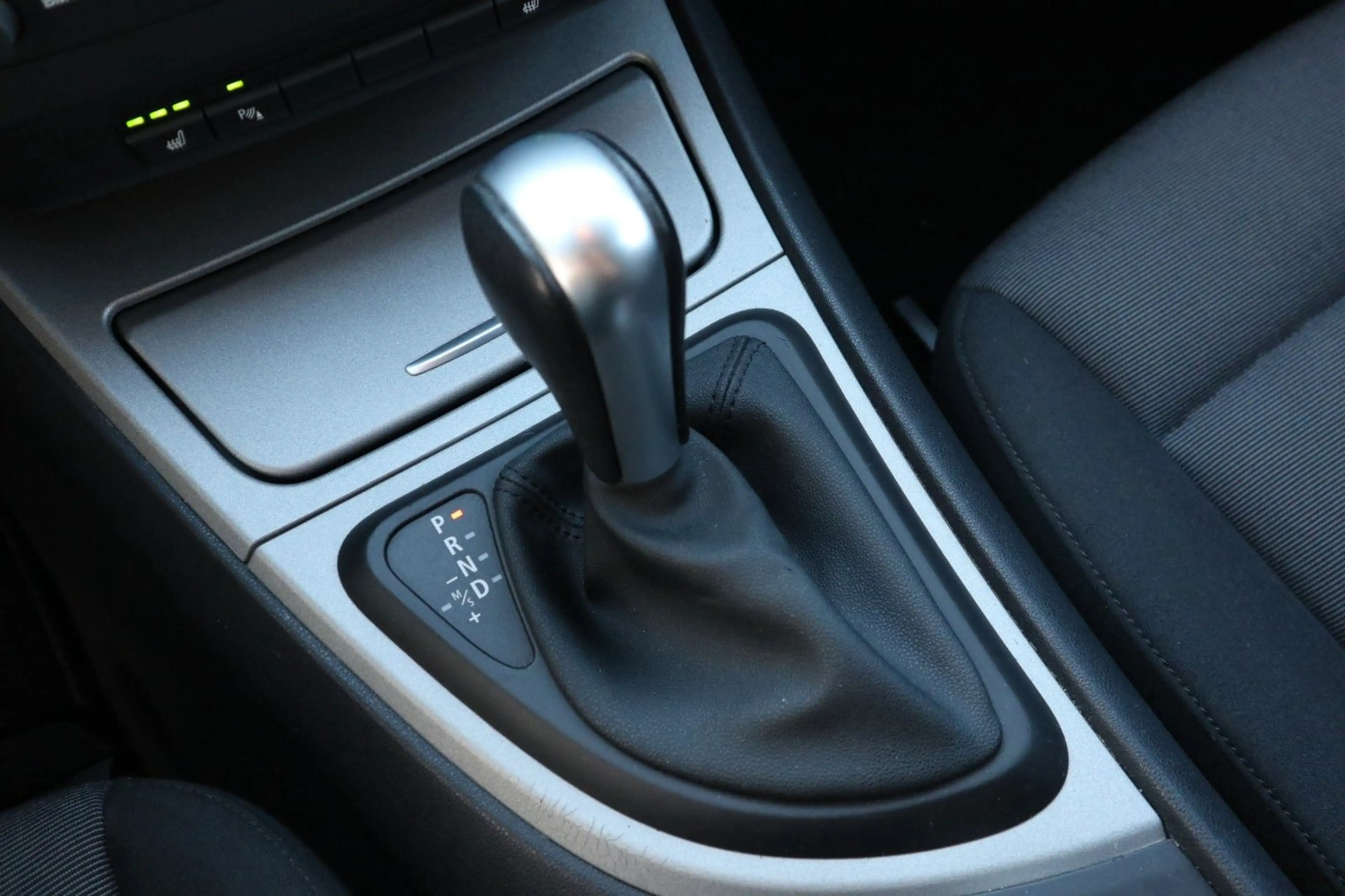 BMW 118 i Automatik Navi Sitzh. Steuerkette & TÜV NEU — photo 23