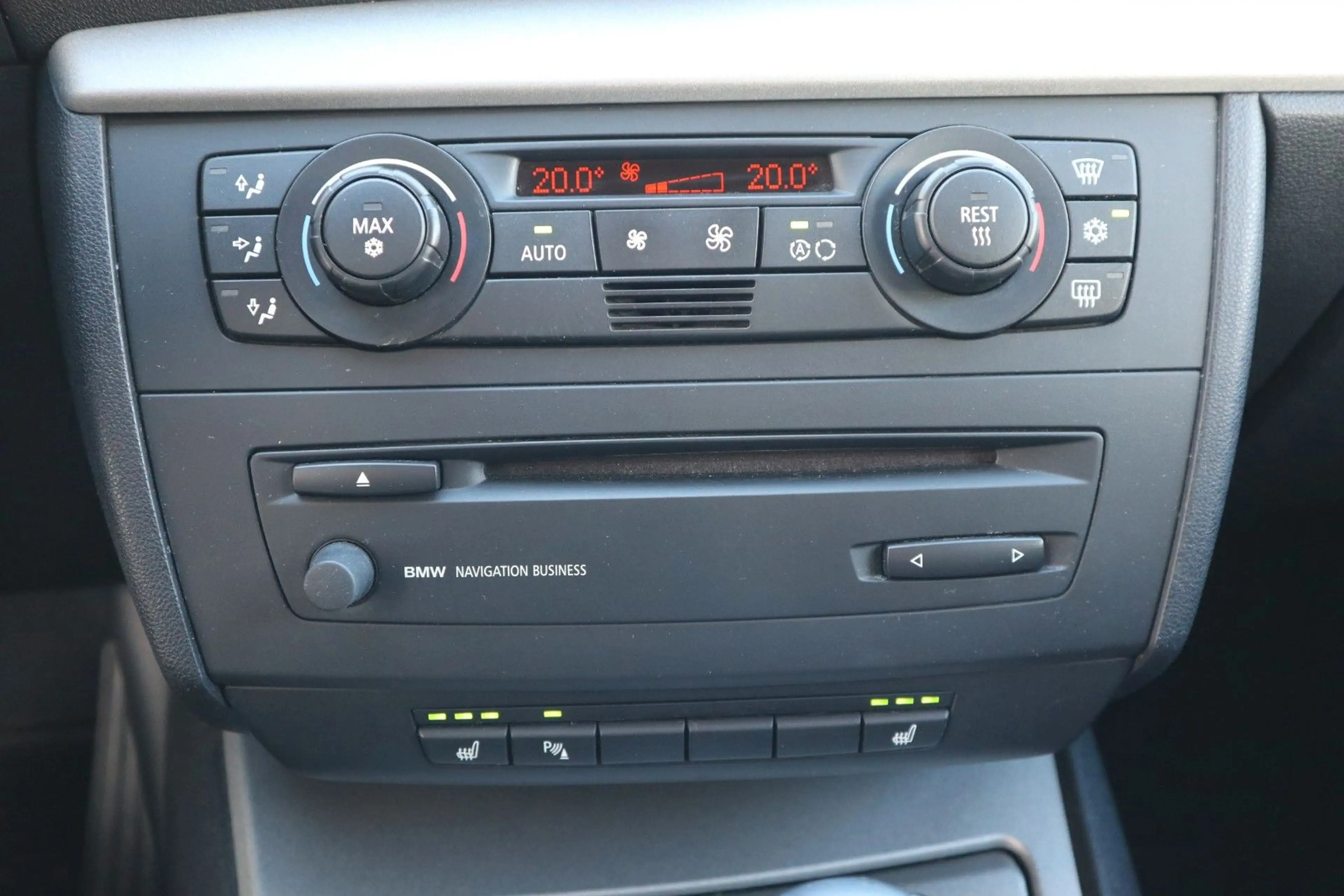 BMW 118 i Automatik Navi Sitzh. Steuerkette & TÜV NEU — photo 22