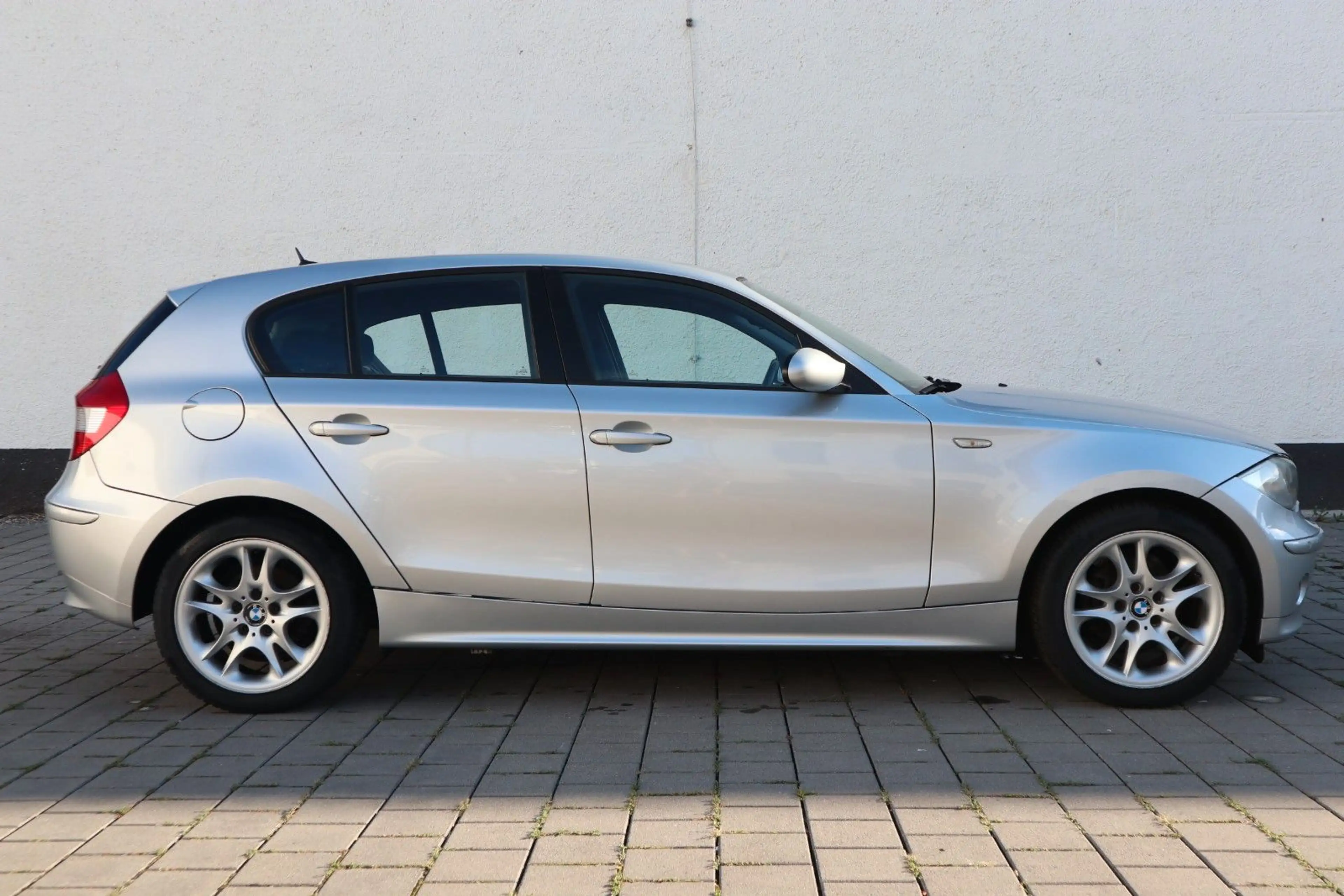 BMW 118 i Automatik Navi Sitzh. Steuerkette & TÜV NEU — photo 4