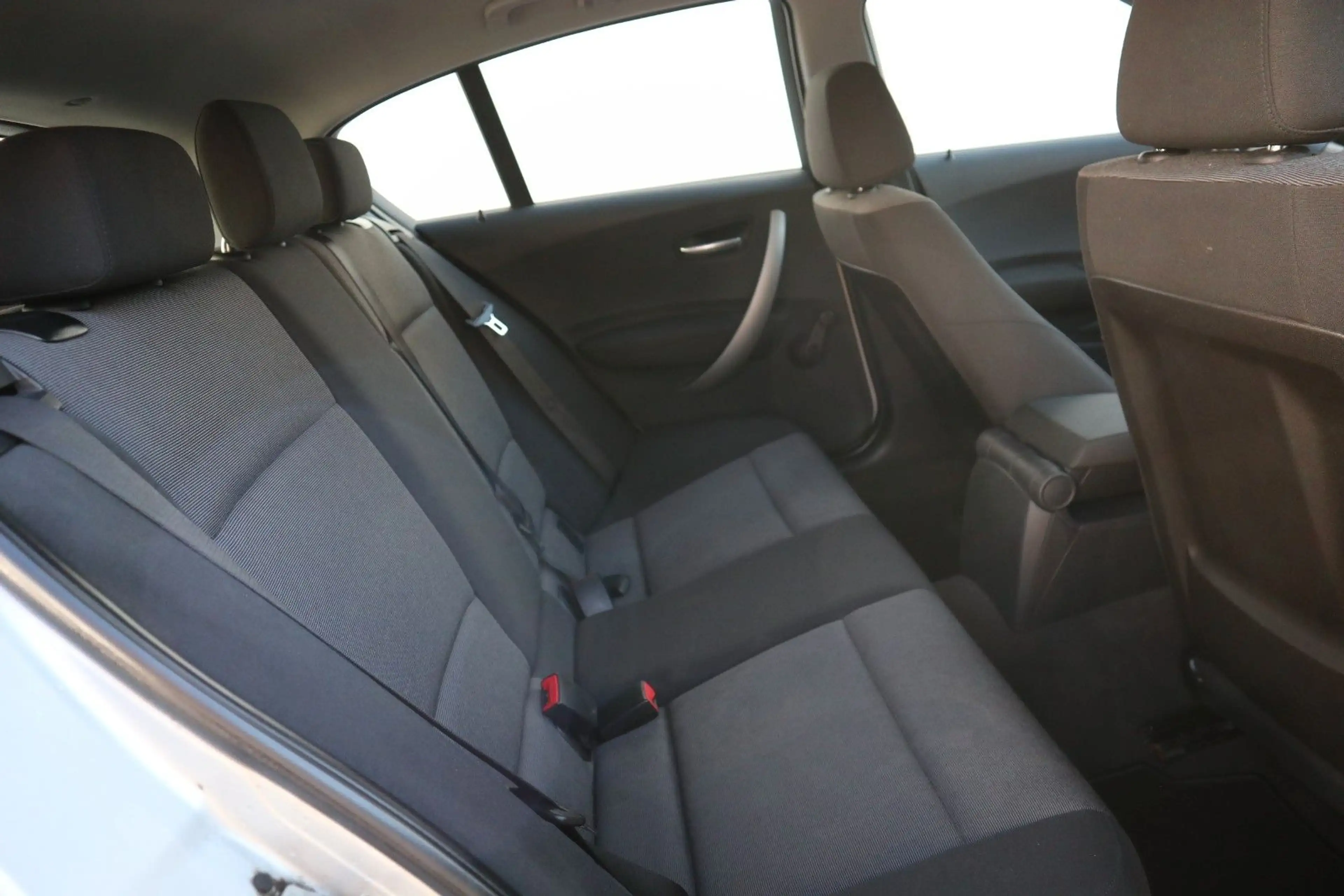 BMW 118 i Automatik Navi Sitzh. Steuerkette & TÜV NEU — photo 11