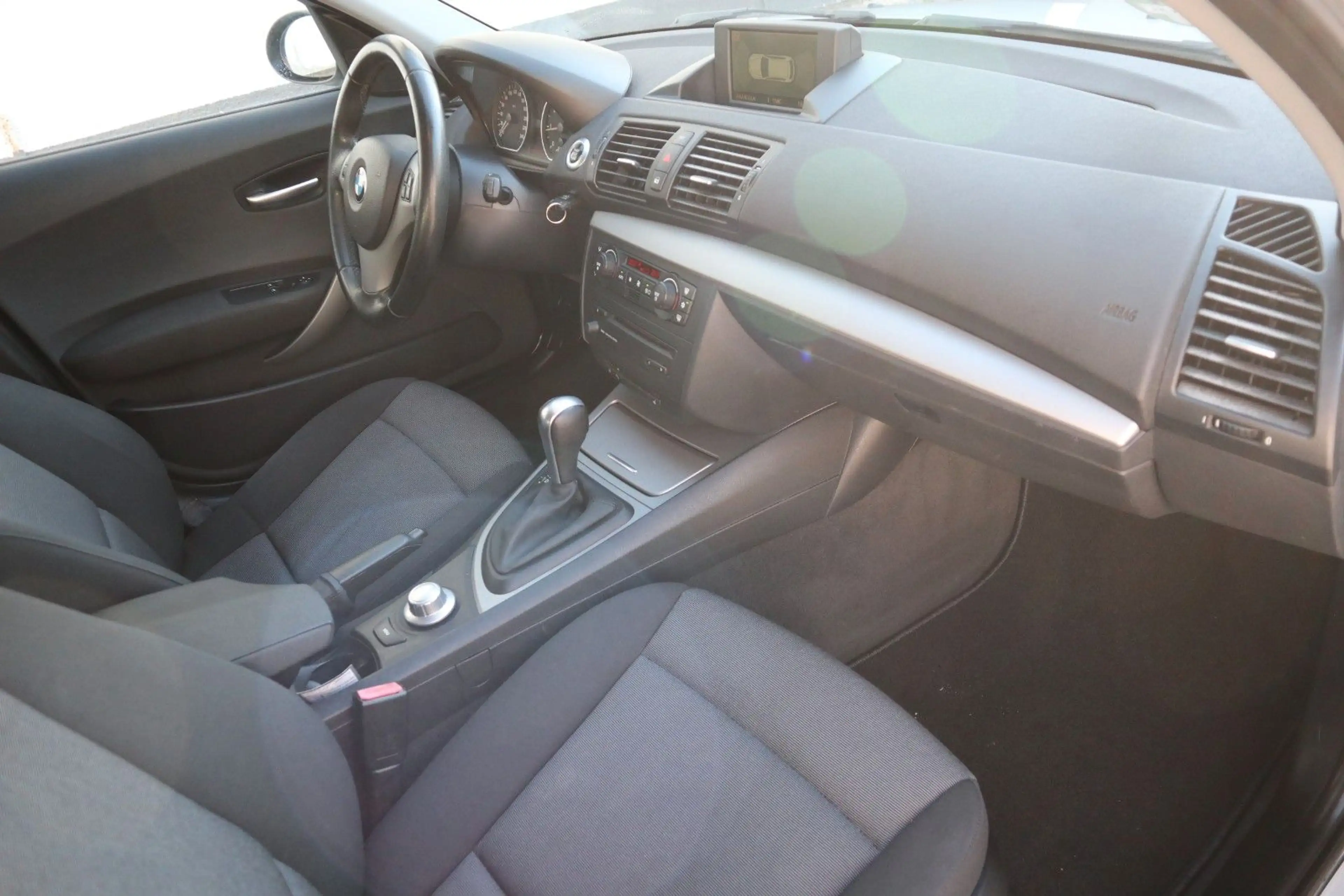 BMW 118 i Automatik Navi Sitzh. Steuerkette & TÜV NEU — photo 9