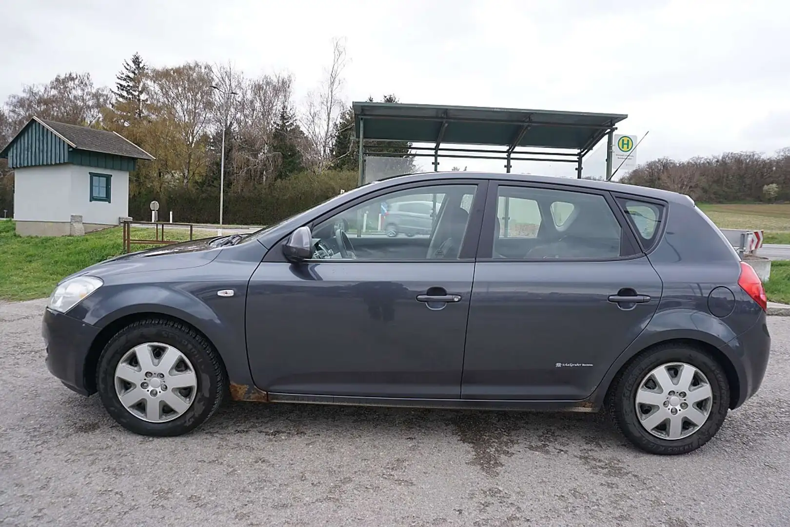 Kia Ceed / cee'd cee'd 1,4 CVVT Motion Schwarz - 2