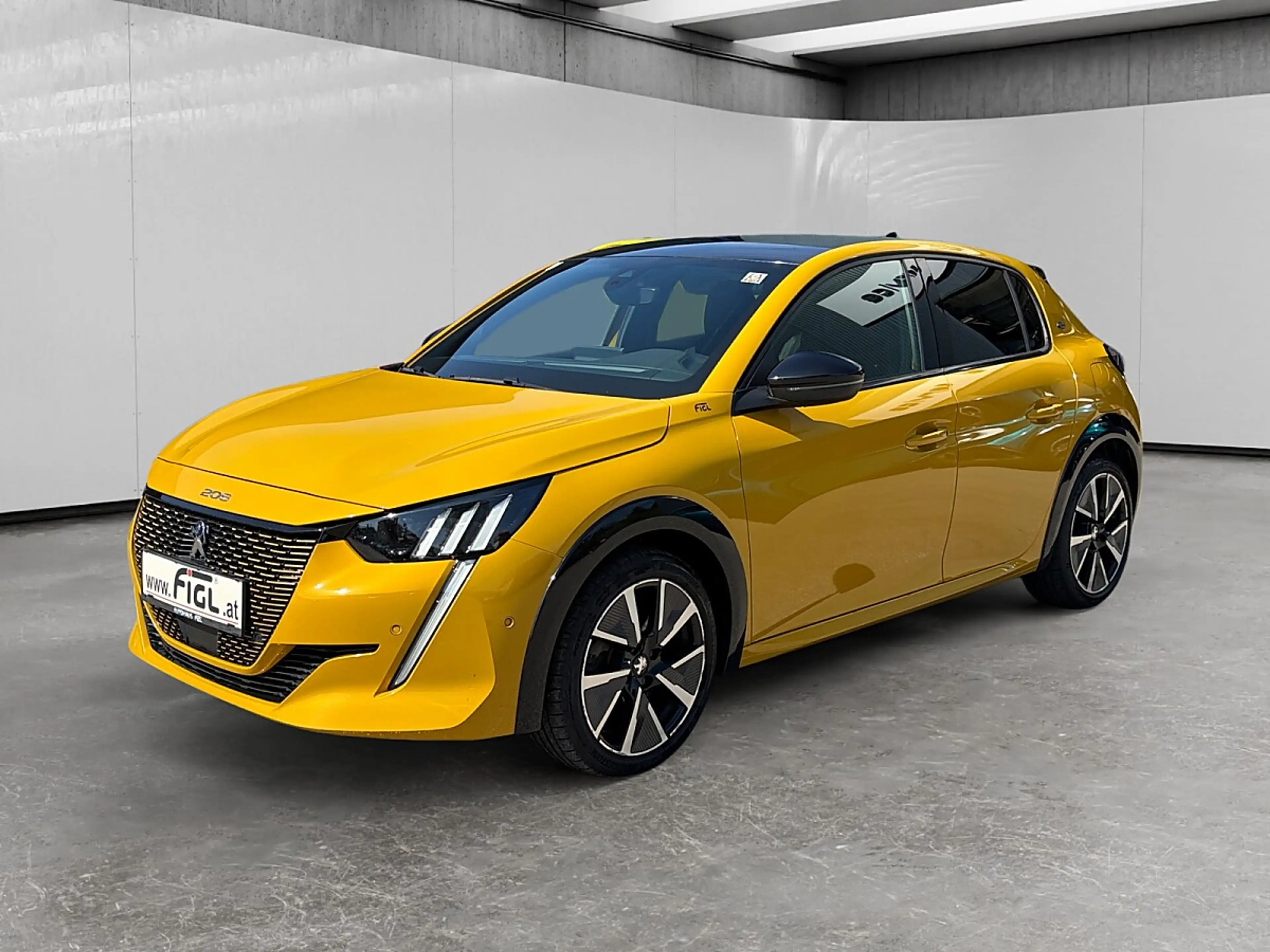 Peugeot e-208 136PS 50kWh GT — photo 3