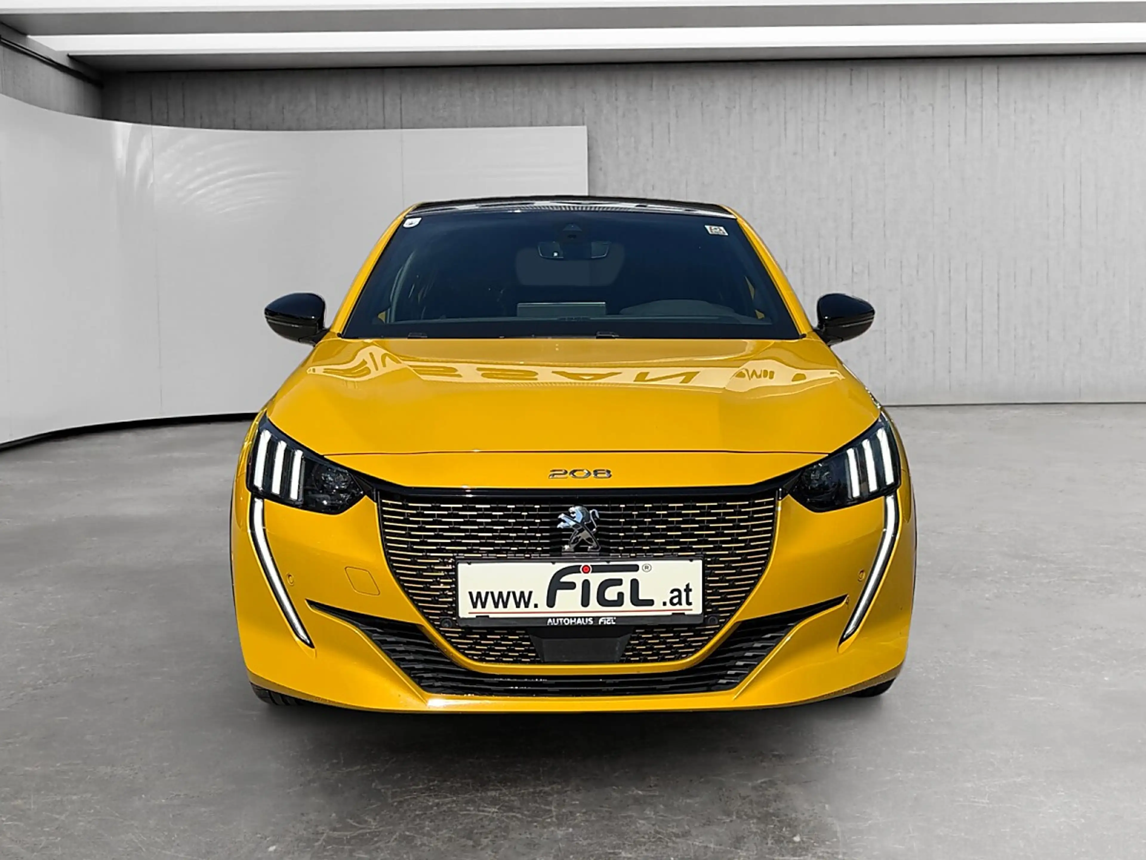 Peugeot e-208 136PS 50kWh GT — photo 2