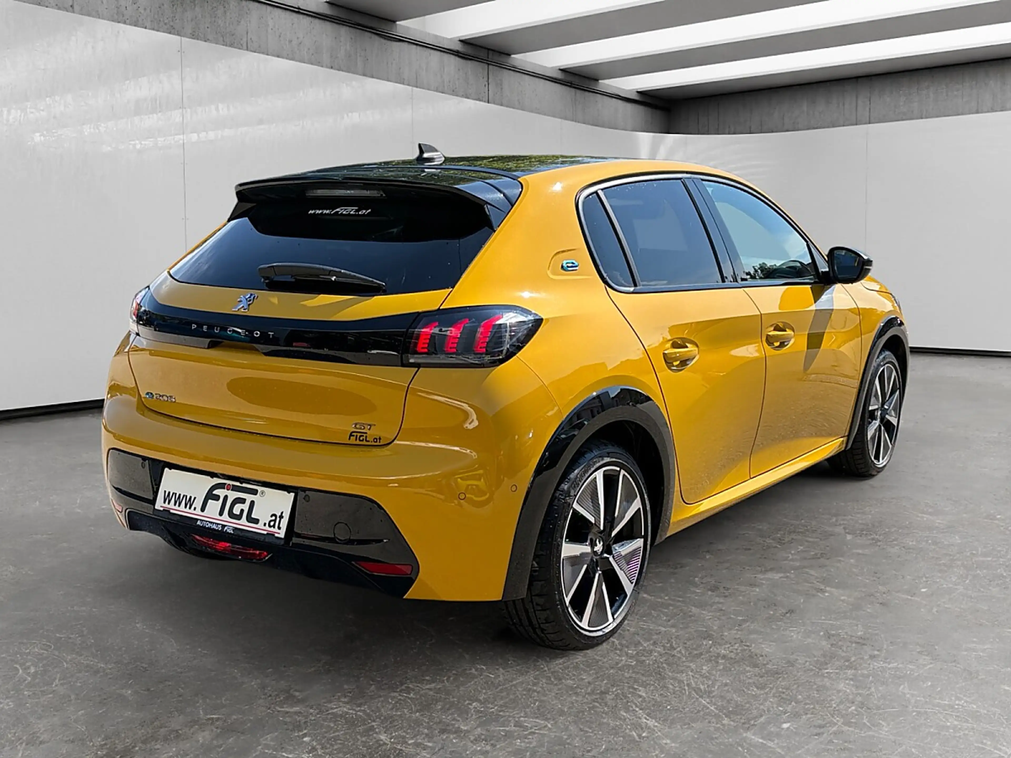 Peugeot e-208 136PS 50kWh GT — photo 7