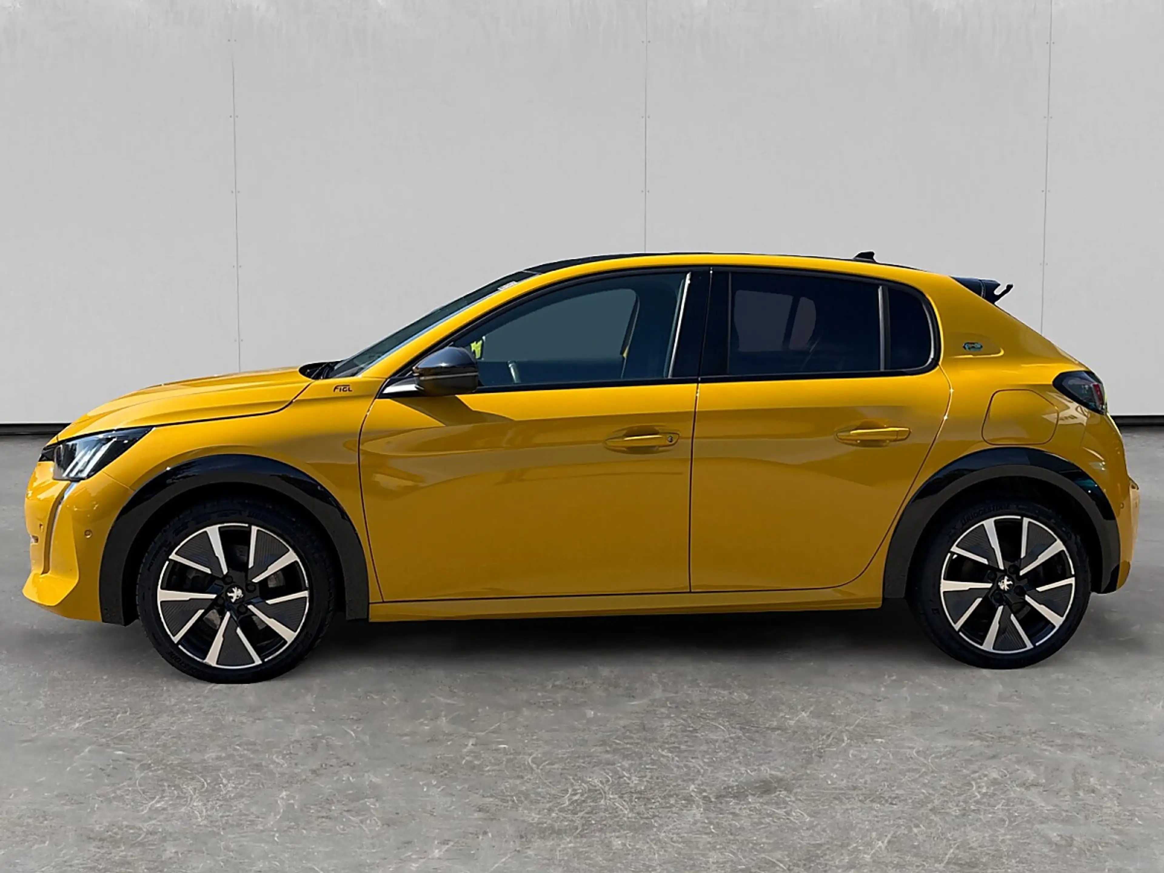 Peugeot e-208 136PS 50kWh GT — photo 4