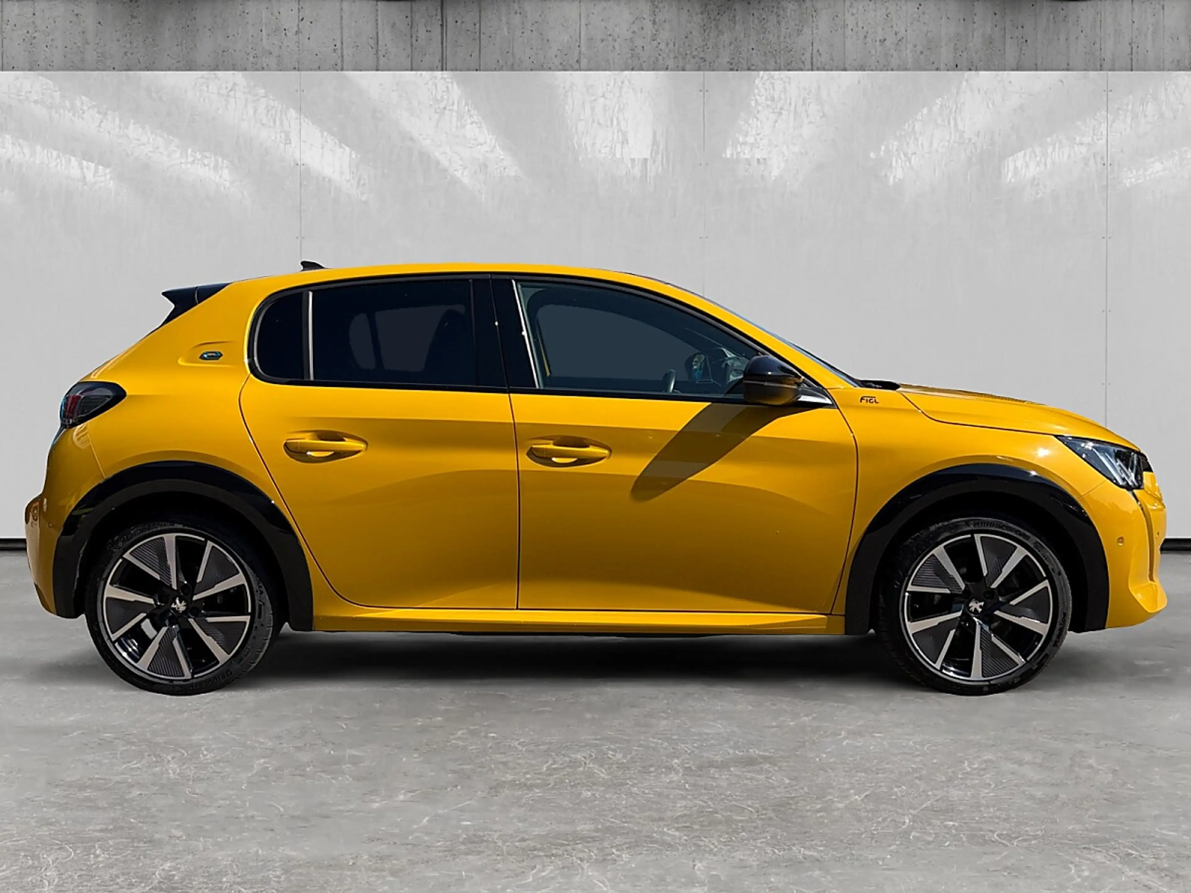 Peugeot e-208 136PS 50kWh GT — photo 8