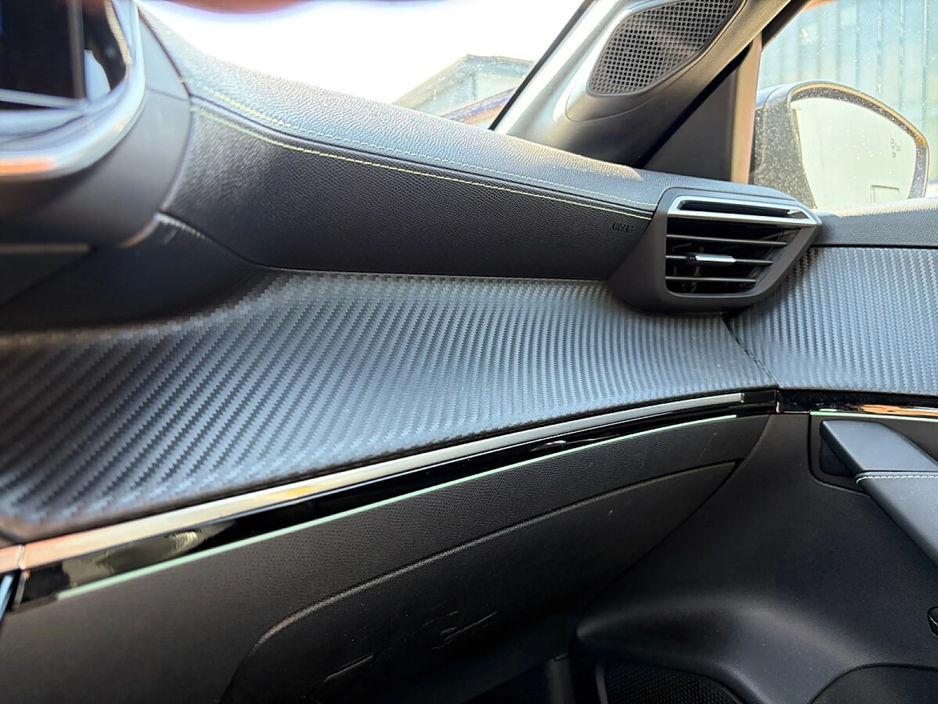 Peugeot e-208 136PS 50kWh GT — photo 13