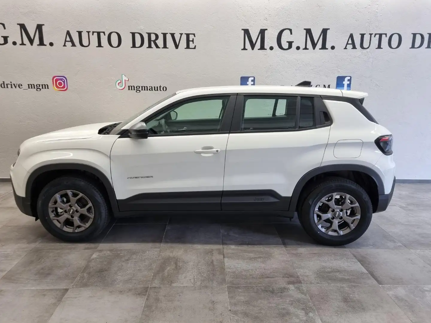 Jeep Avenger 1.2 Turbo 100 CV Ice Longitude Bílá - 2