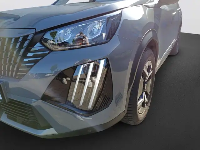 Peugeot 2008 view 9