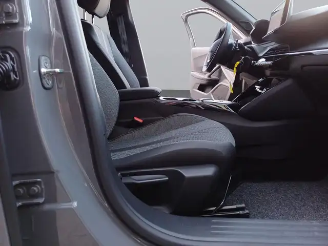 Peugeot 2008 view 11