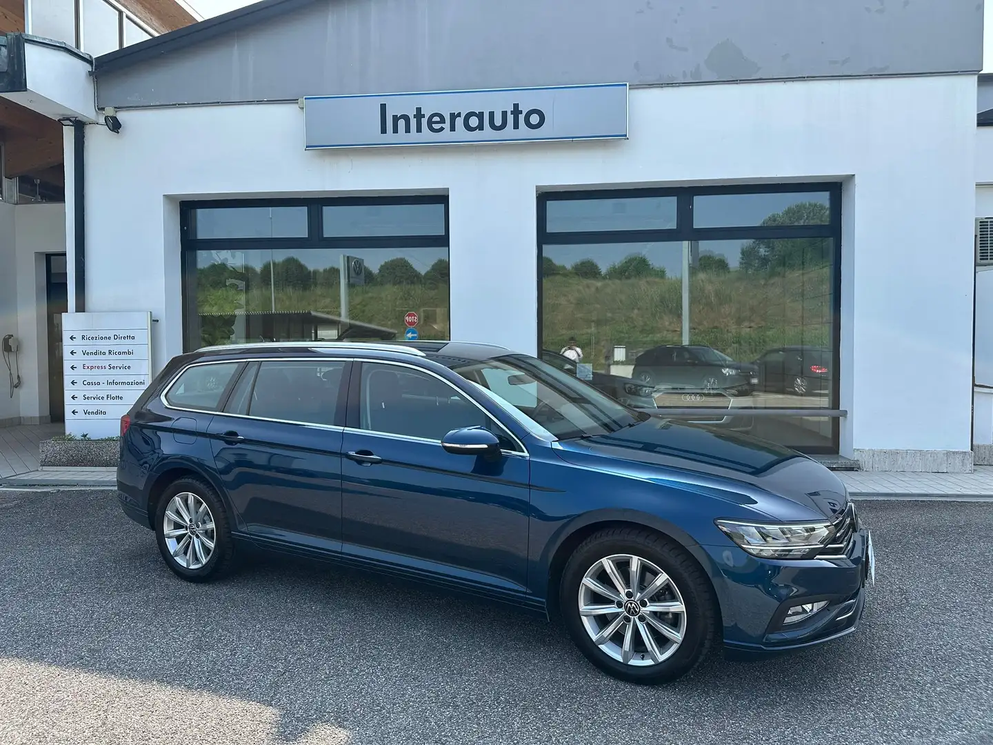 Volkswagen Passat Variant 2.0 tdi Business 150cv dsg Azul - 1