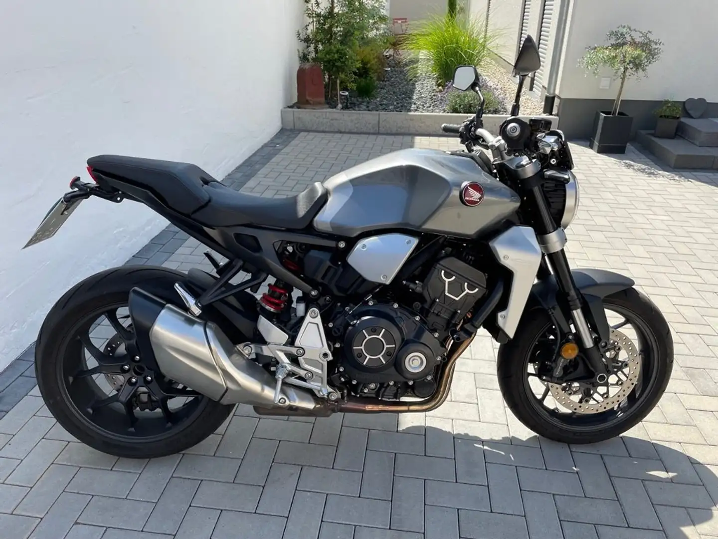 Honda CB 1000 Naked Bike Argent - 1