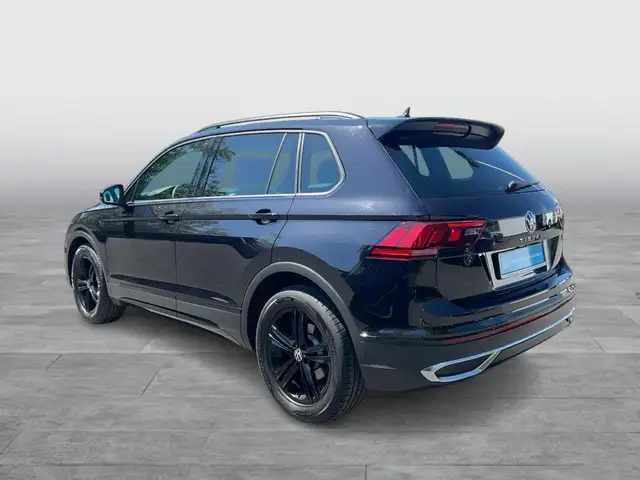 Volkswagen Tiguan view 3