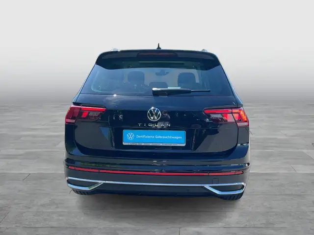 Volkswagen Tiguan view 4