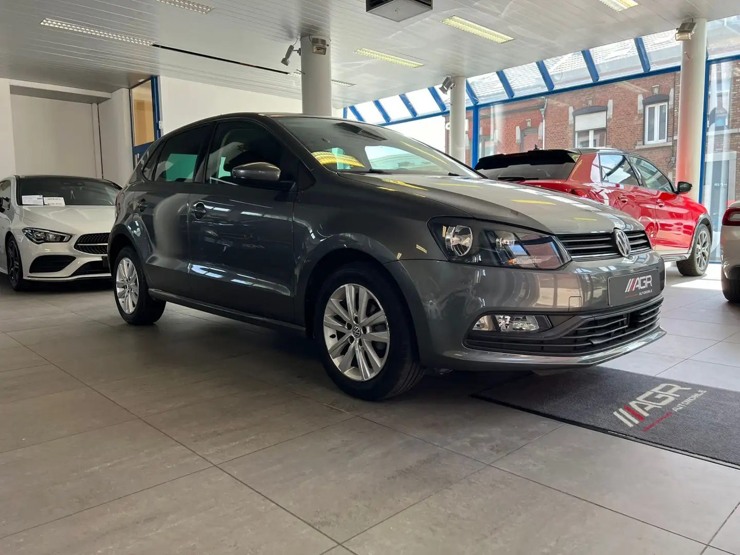 Volkswagen Polo 5 PORTES TRES BIEN EQUIPÉE Gris - 2