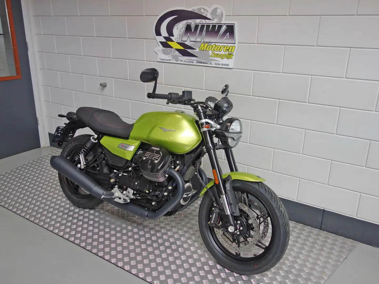 Moto Guzzi V7 Sport Geel - 2