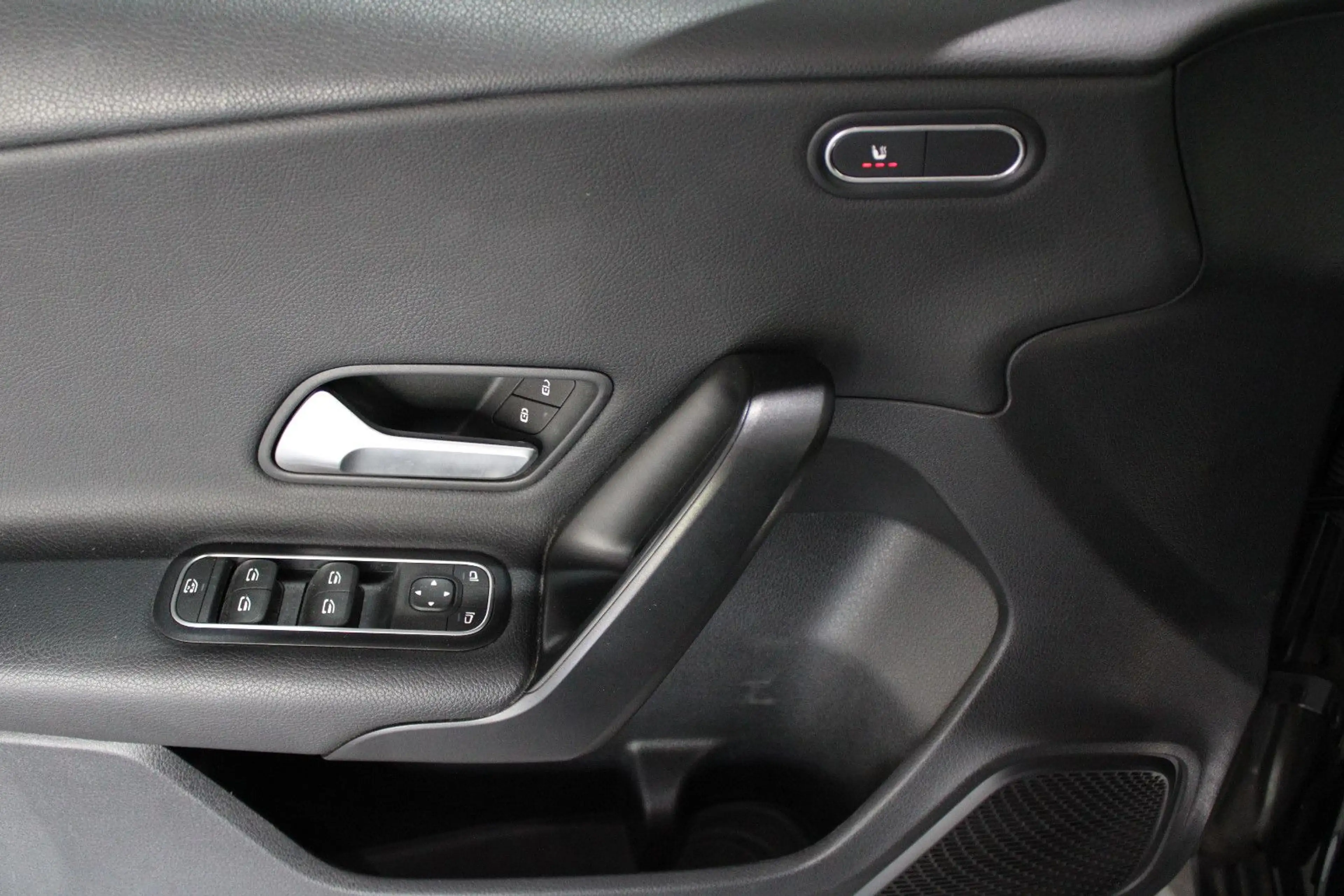Mercedes-Benz A 180 NAVI WIDESCREEN LED RÜCKFAHRKAMERA EURO 6 — photo 11