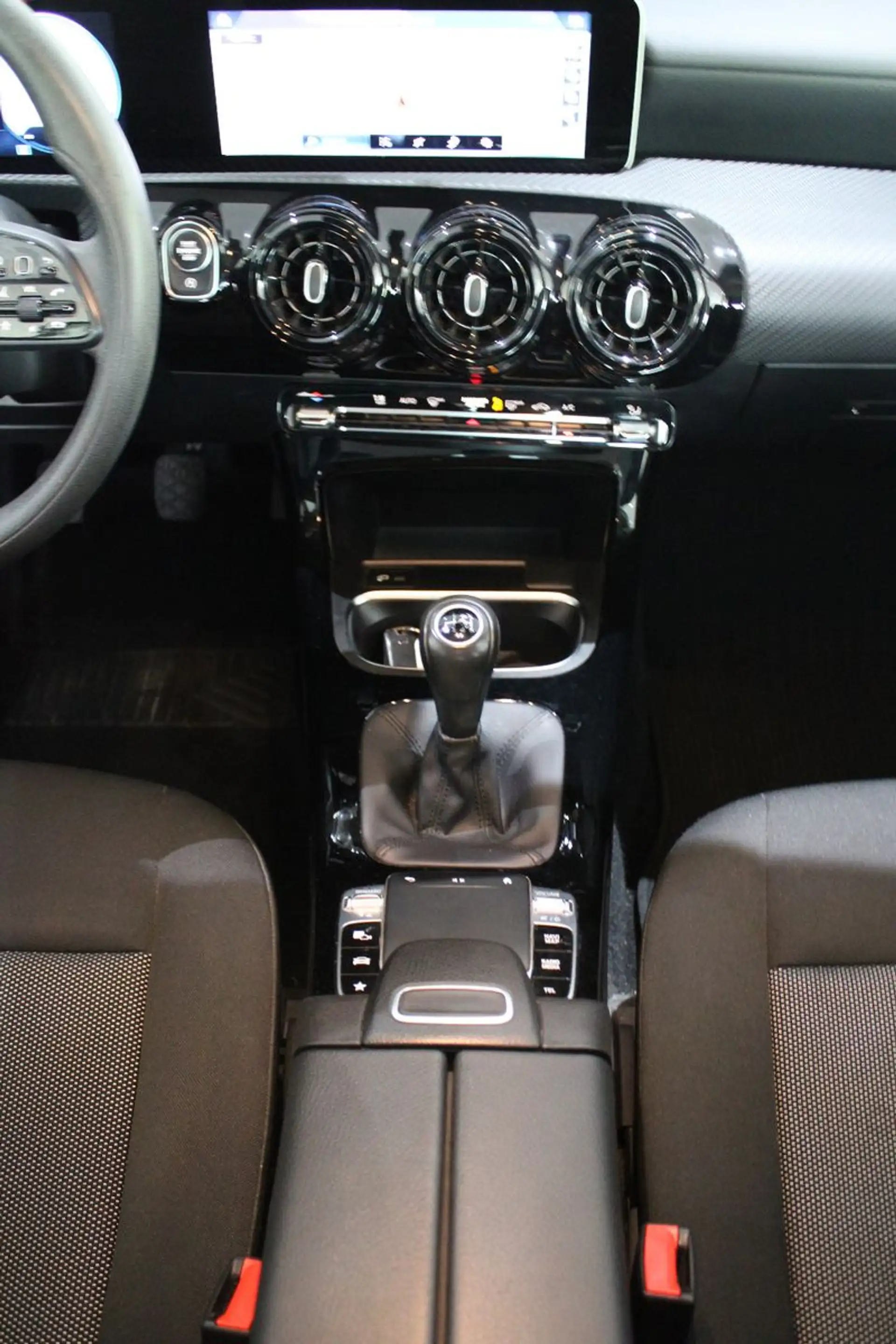 Mercedes-Benz A 180 NAVI WIDESCREEN LED RÜCKFAHRKAMERA EURO 6 — photo 6