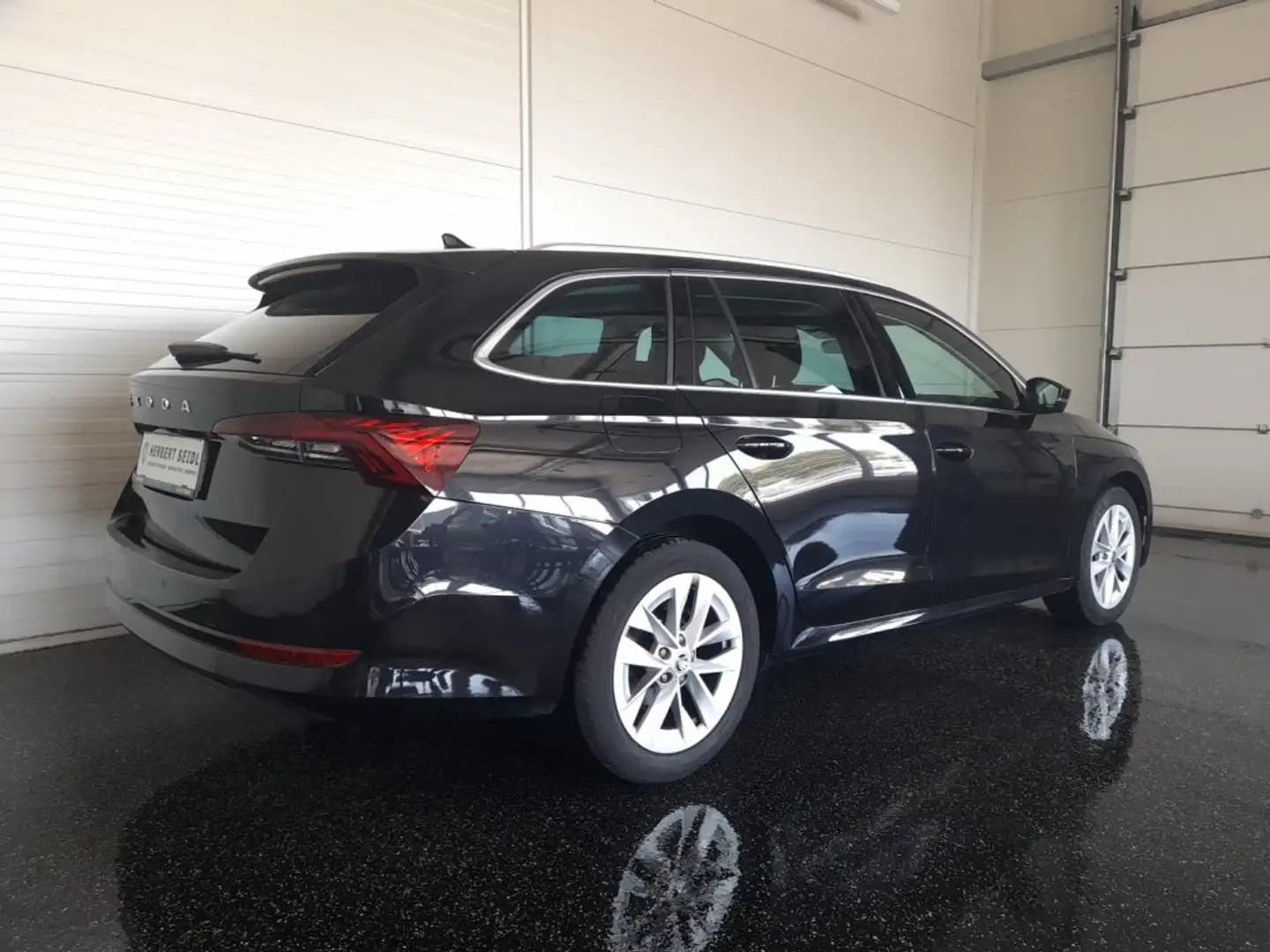 Skoda Octavia Combi STYLE 2,0 TDI DSG *LED & DYN BLINKER / HEAD-UP / VIRTUELL / NAVI / MEMORY SPORTSITZE / KAMERA* Schwarz - 2