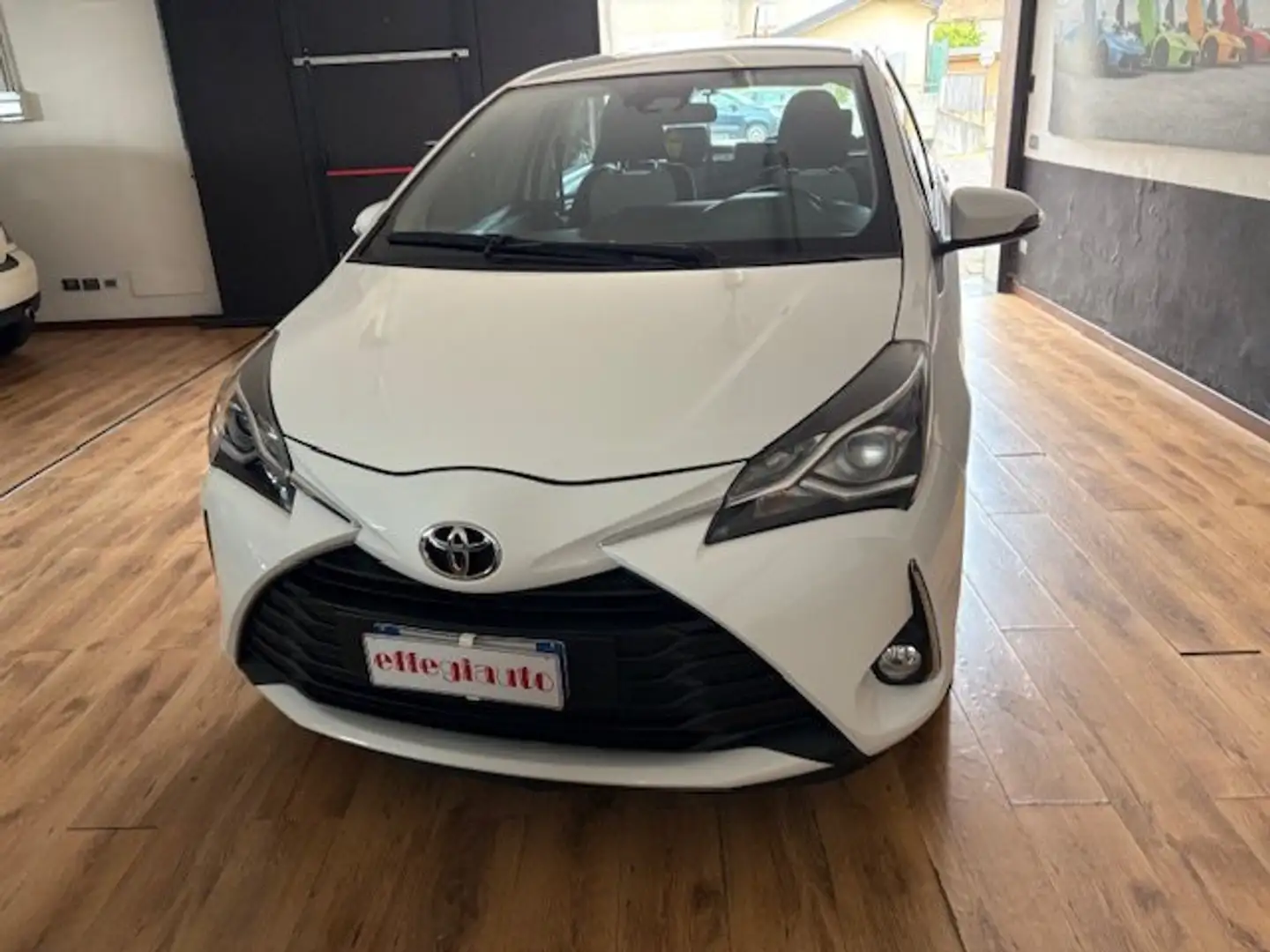 Toyota Yaris Yaris III 2017 5p 1.0 Active my18 Bianco - 2