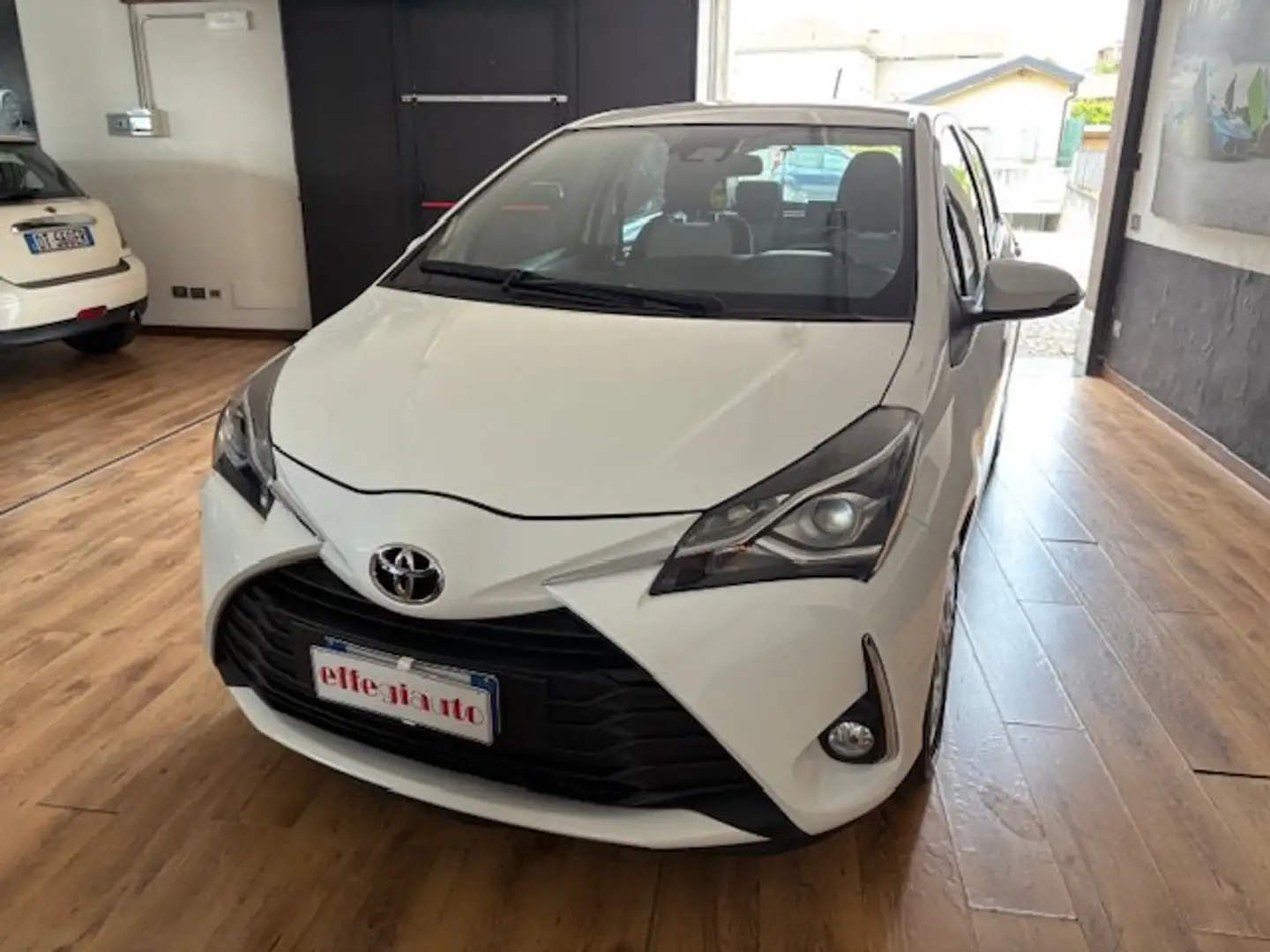 Toyota Yaris Yaris III 2017 5p 1.0 Active my18 Bianco - 1