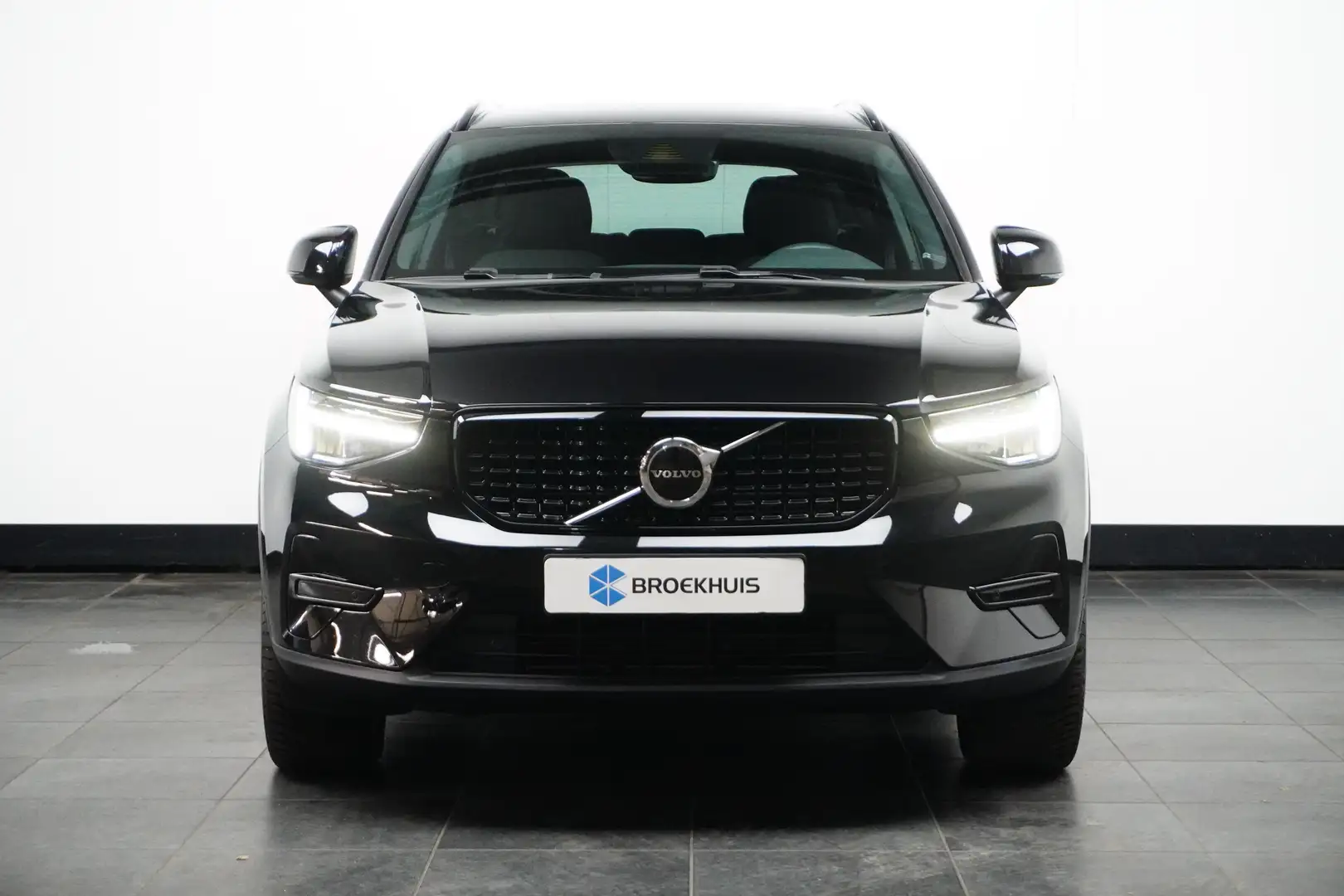 Volvo XC40 Plus Dark Recharge Plug-In Hybrid | Harman Kardon Noir - 2