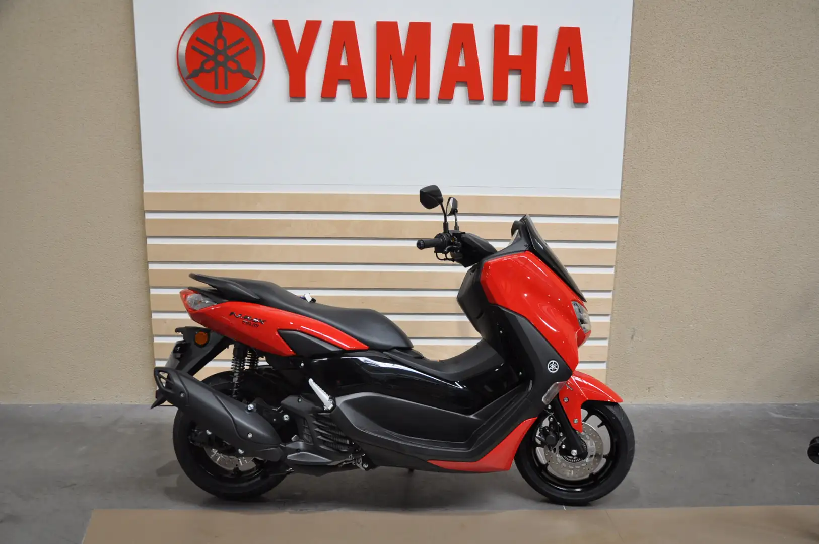 Yamaha NMAX Rouge - 1