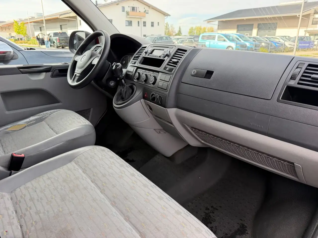 VOLKSWAGEN T5 TRANSPORTER 9 PLACES - 140CH - 109 000KM - ATTELAGE