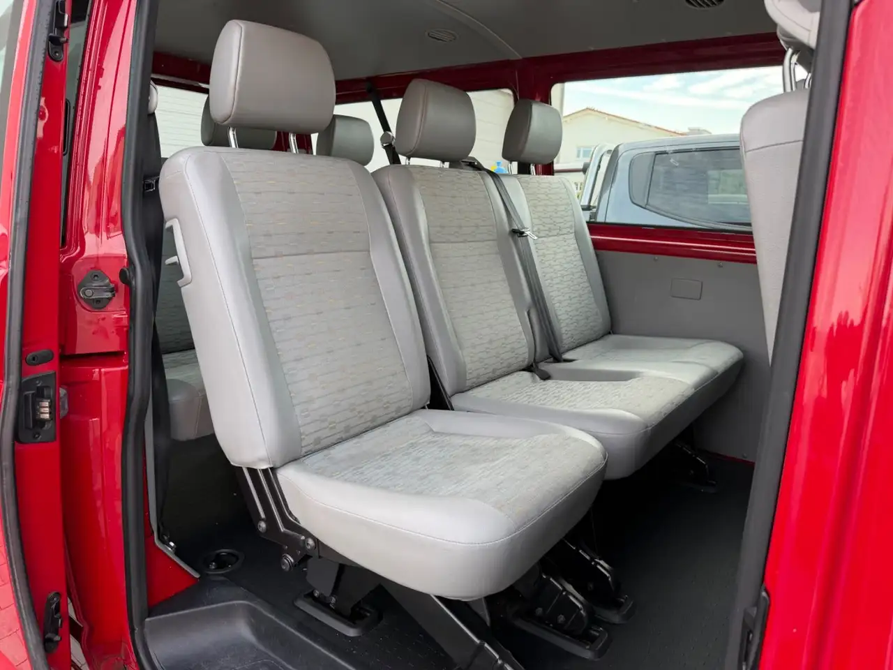 VOLKSWAGEN T5 TRANSPORTER 9 PLACES - 140CH - 109 000KM - ATTELAGE