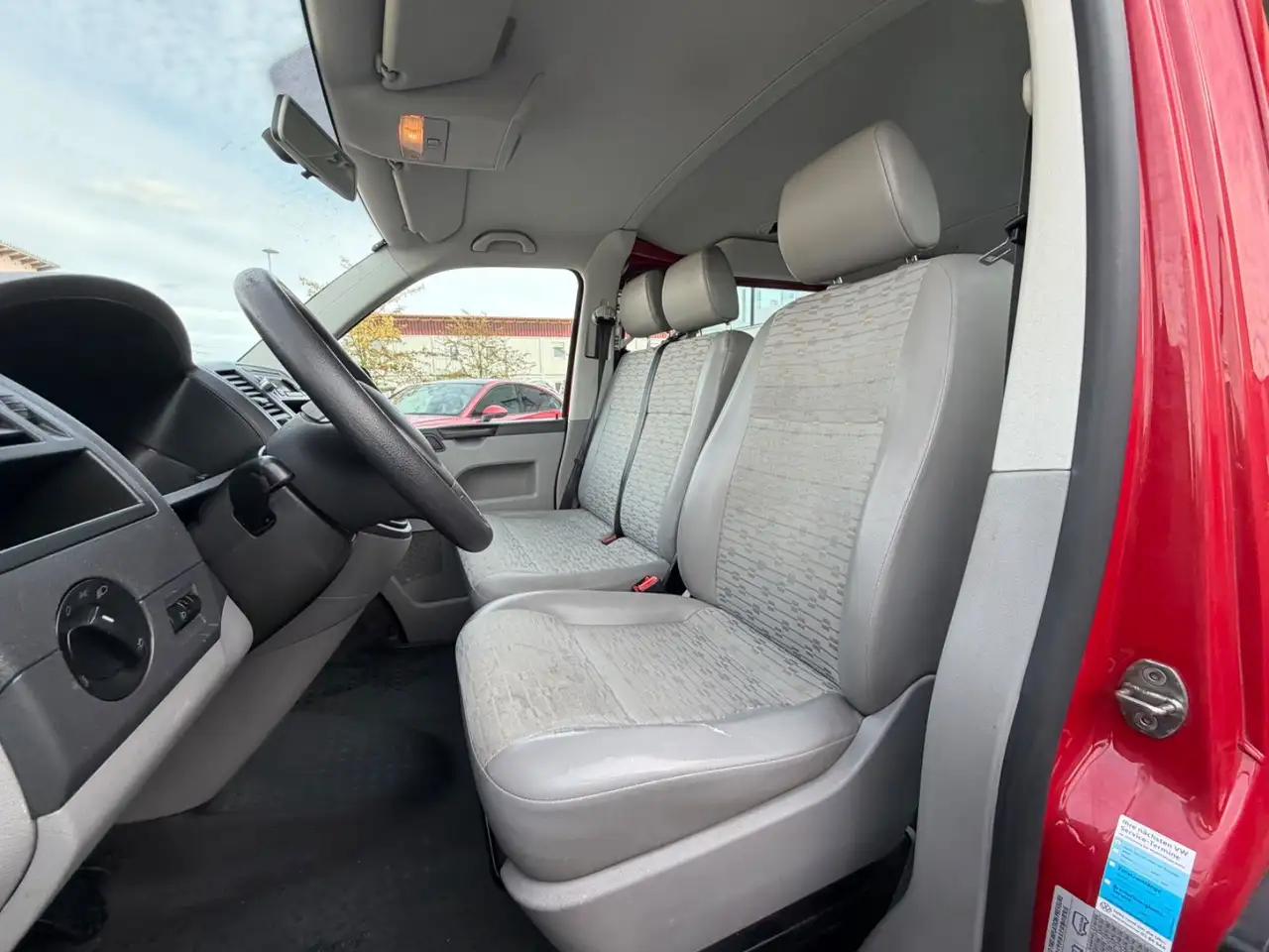 VOLKSWAGEN T5 TRANSPORTER 9 PLACES - 140CH - 109 000KM - ATTELAGE