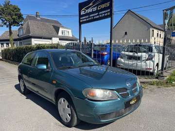 Almera 1.5i // Airco // Attache Remorque