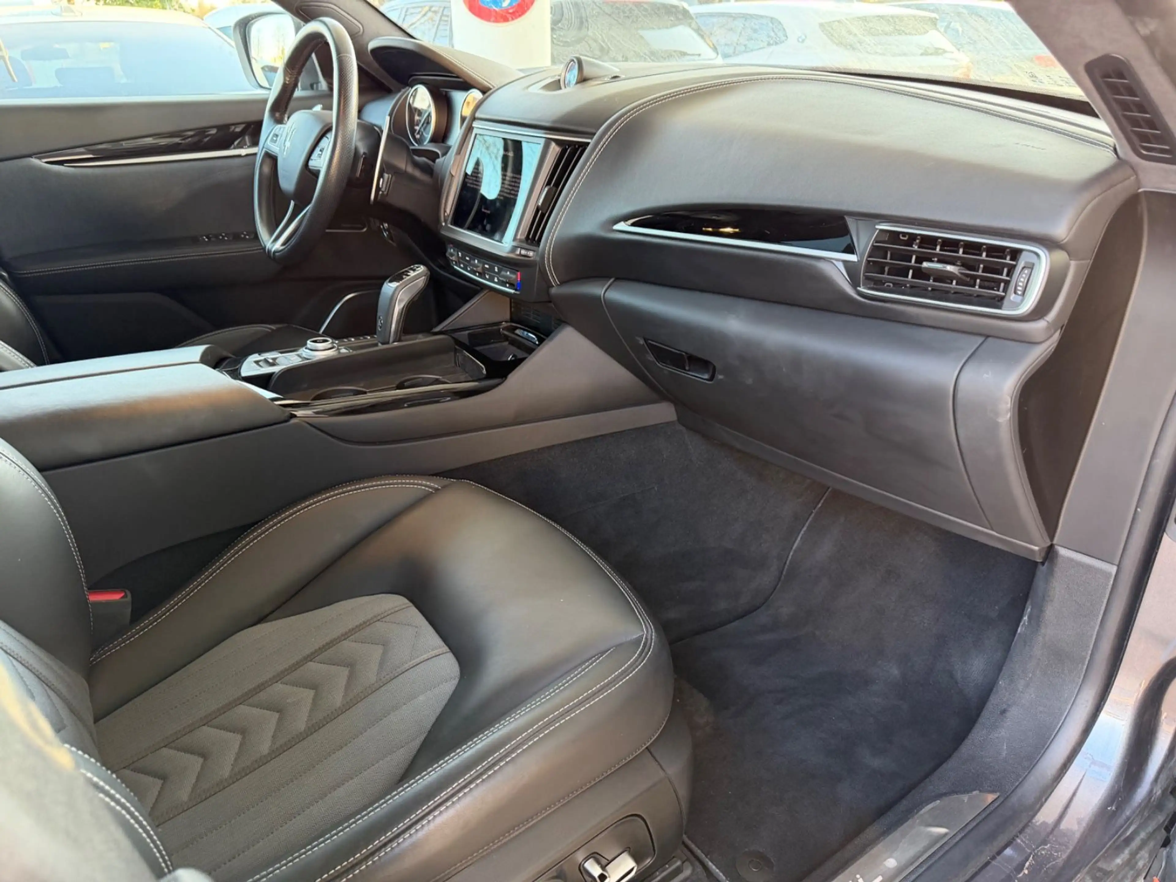 Maserati Levante GranLusso Q4 — photo 14