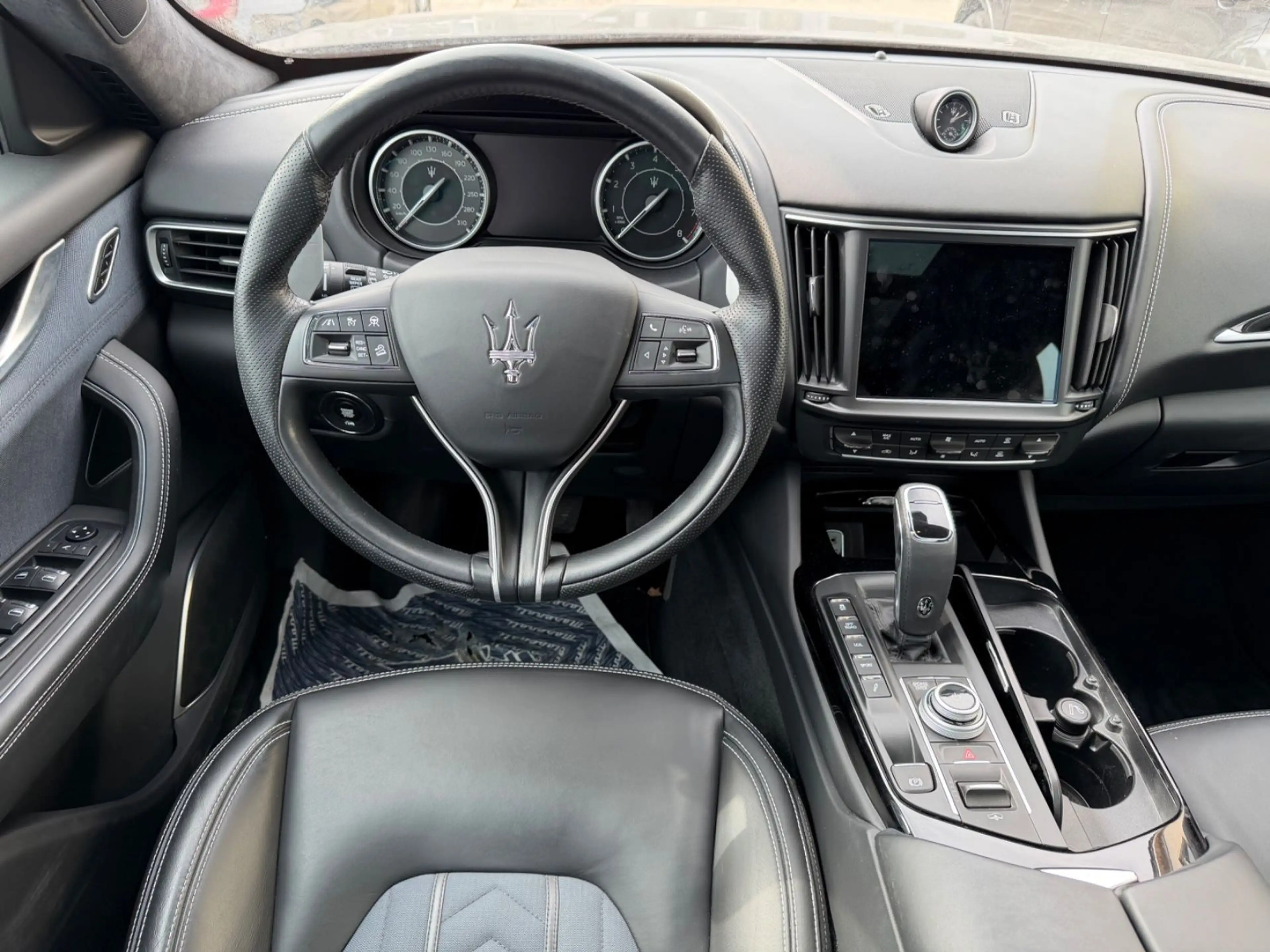 Maserati Levante GranLusso Q4 — photo 11